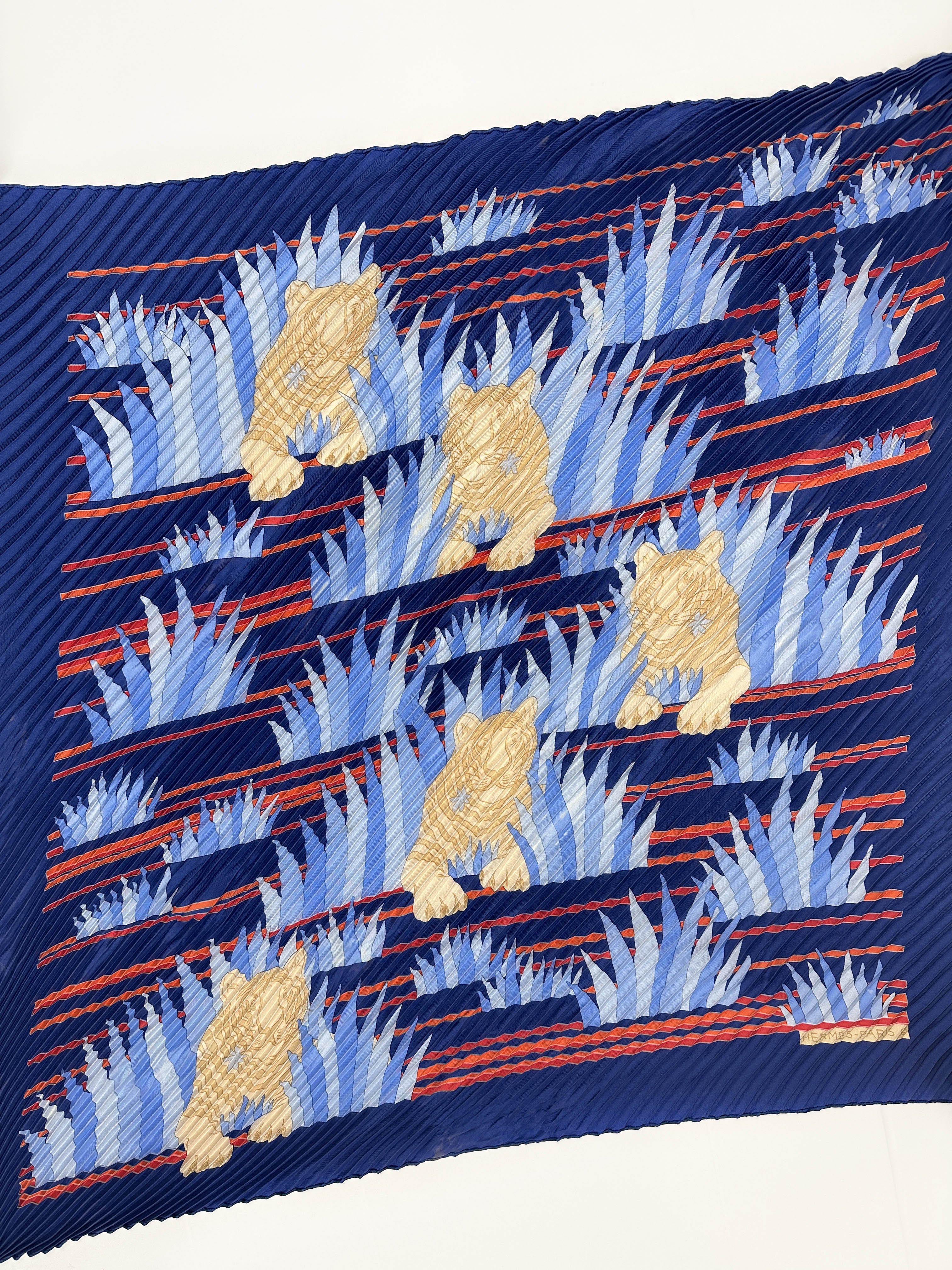 Hermès Tigres Dans Les Herbes Plissé 90