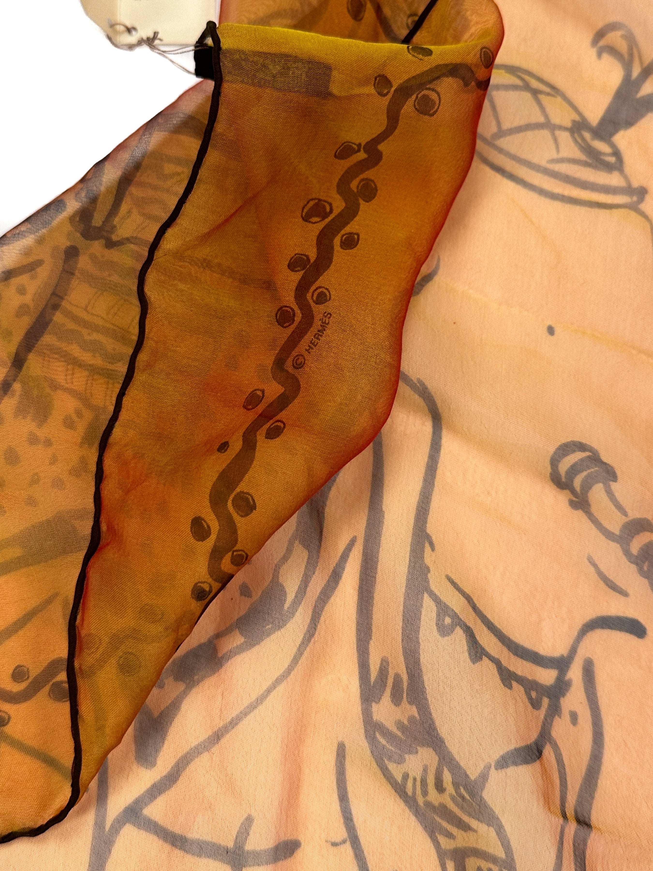 Hermès À Votre Service Changeante Mousseline 45
