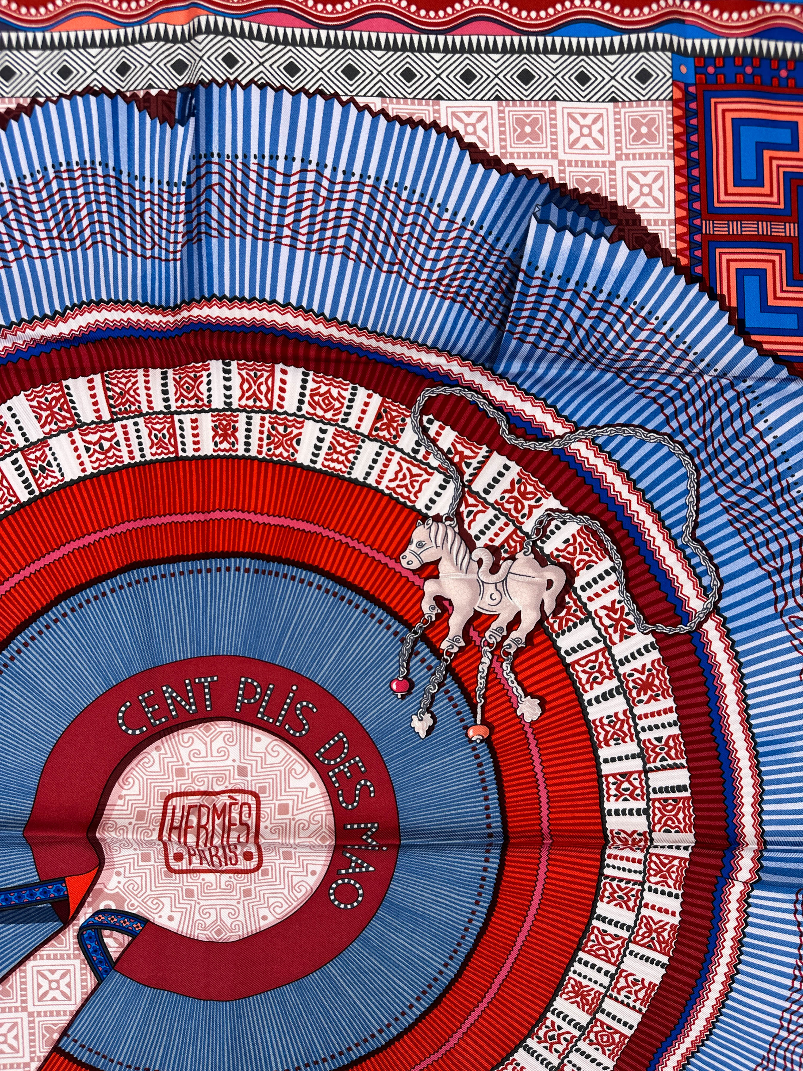 Hermès Cent Plis des Miao 90