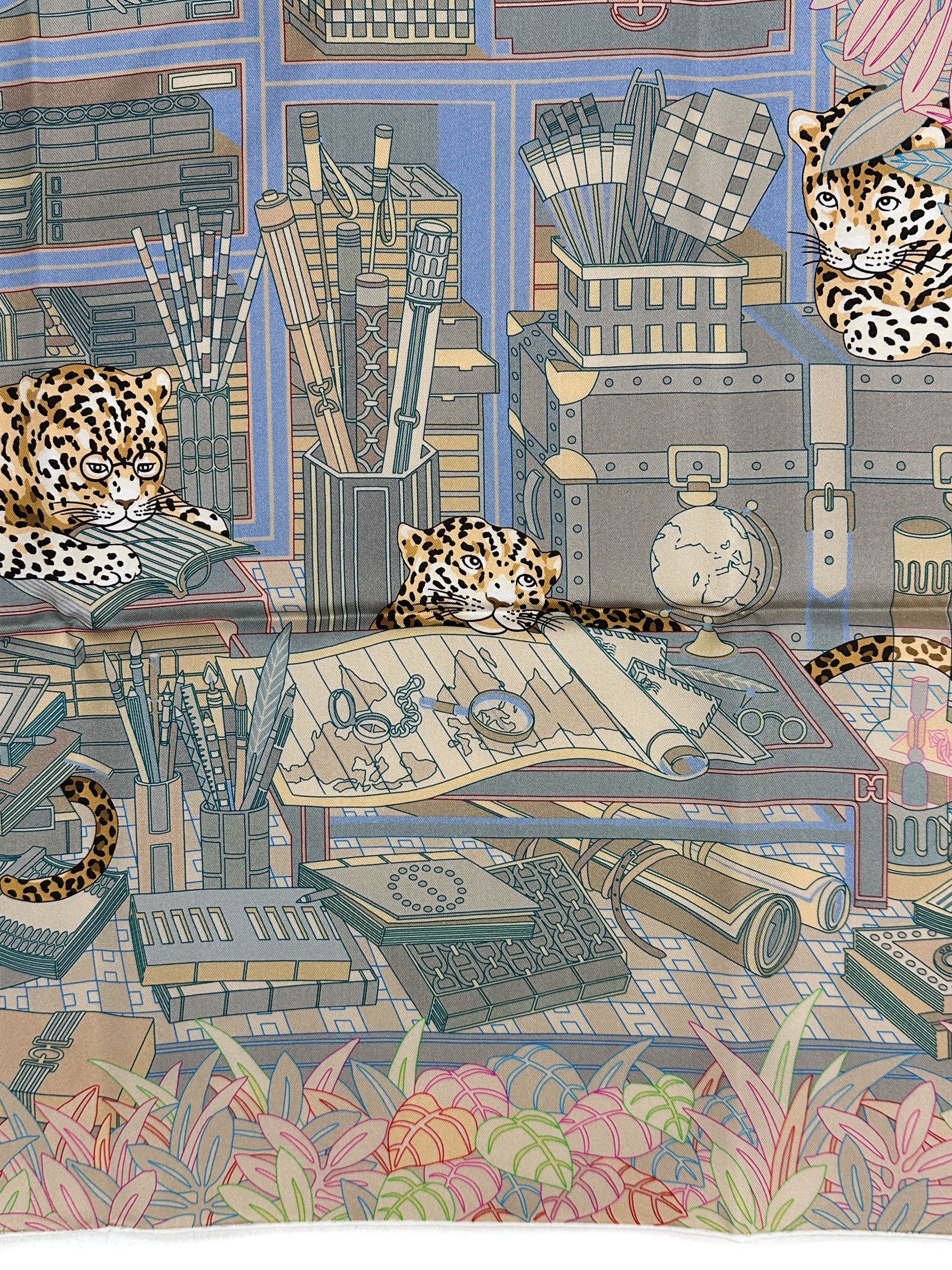 Hermès Douze Leopards Double Face 90
