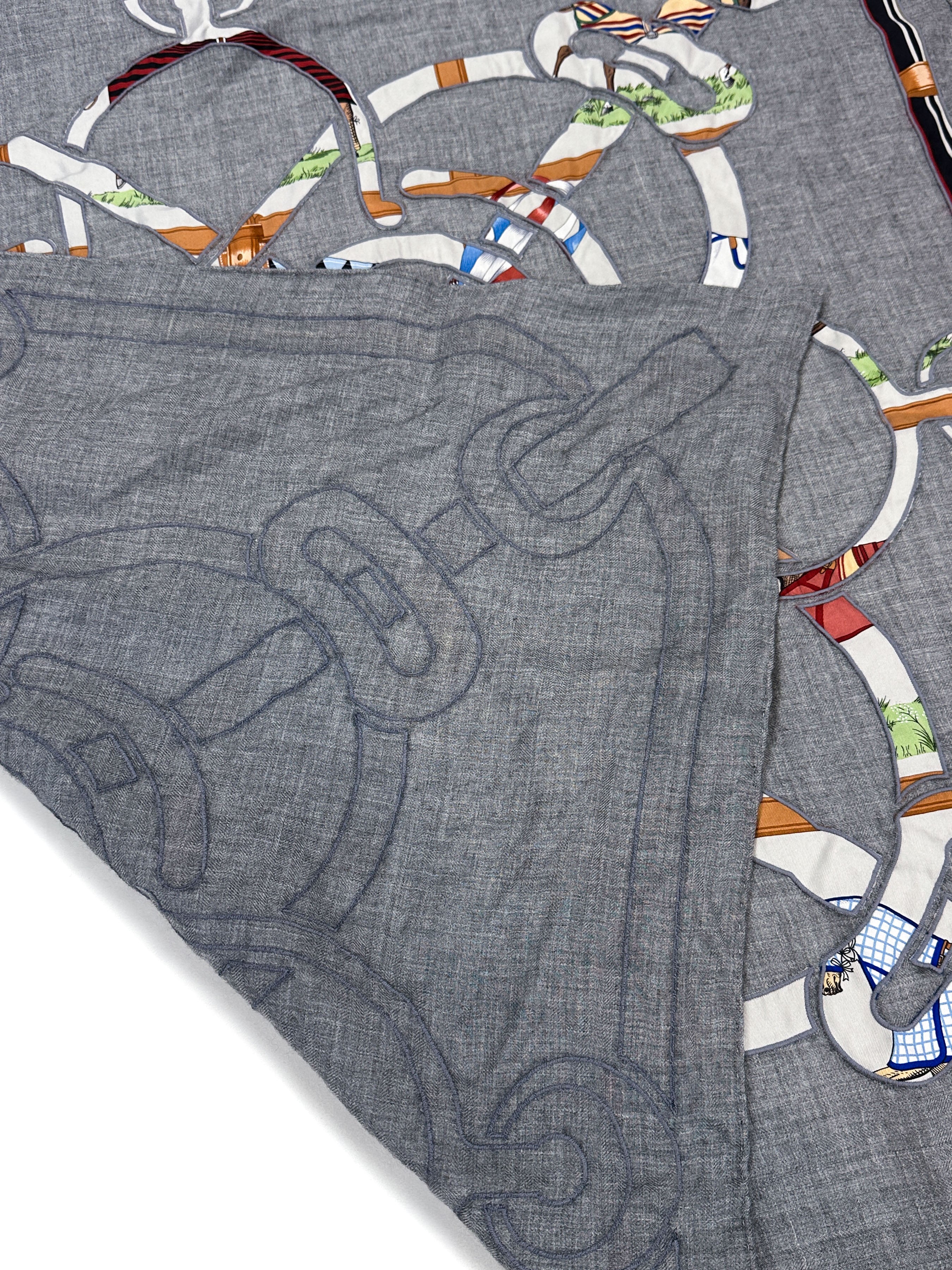 Hermès Eperons d'Or et Couvertures et Tenues de Jour Applique Cashmere Silk 90
