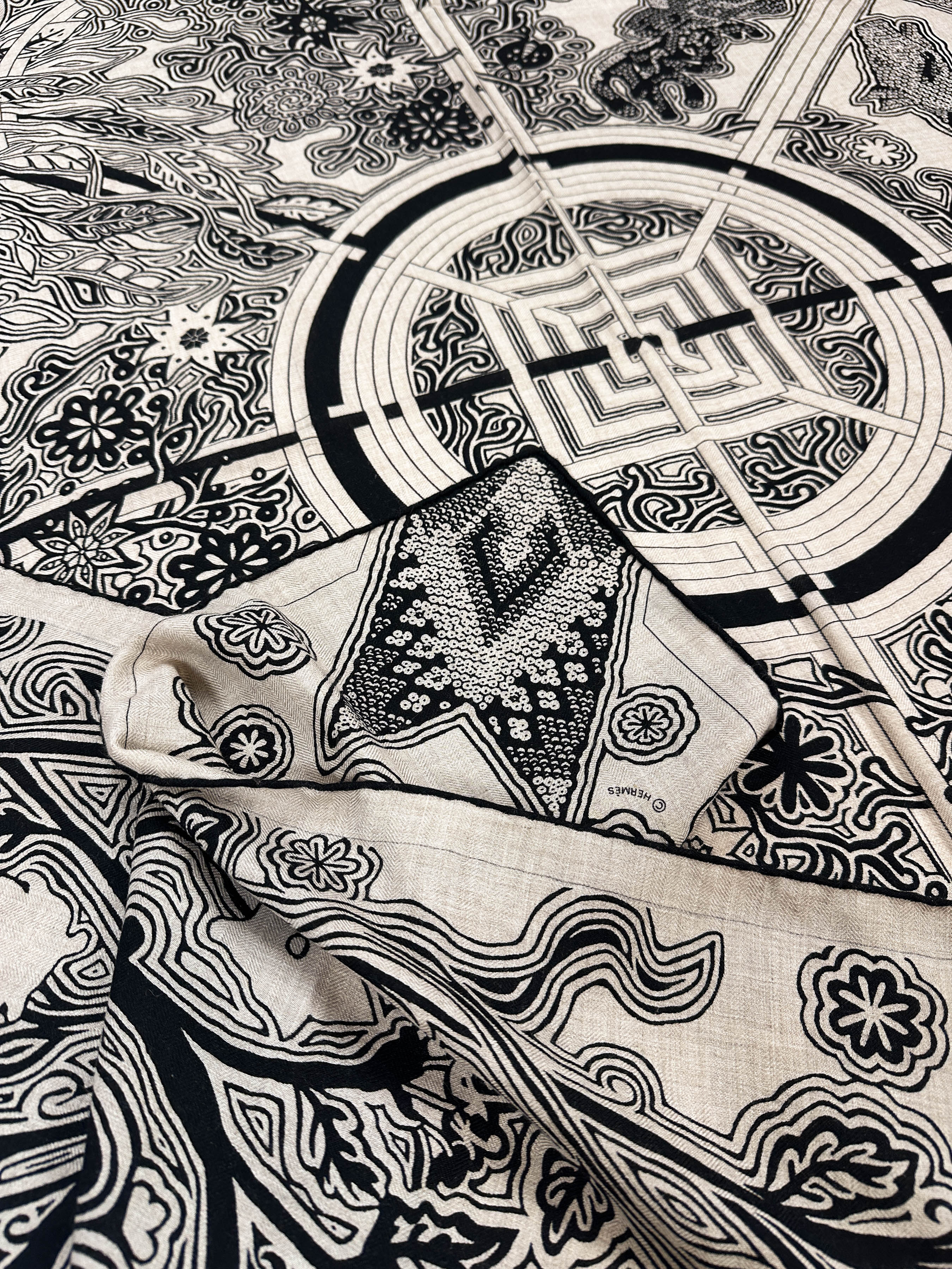 Hermès L'Arbre du Vent Cashmere Silk 140