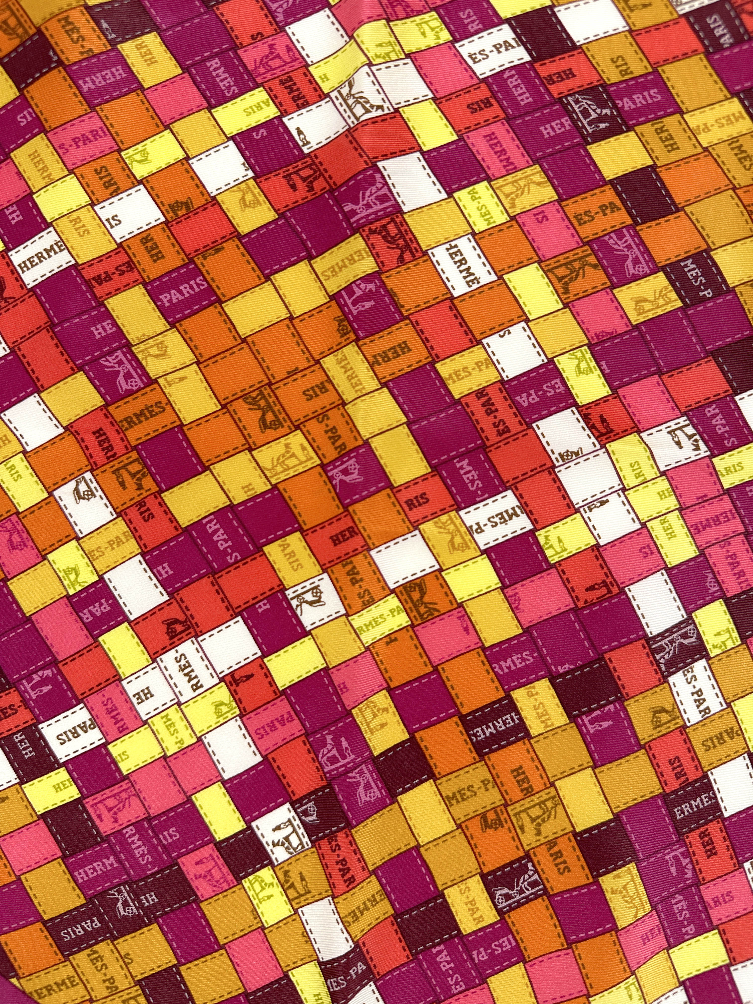 Hermès Bolduc au Carré Silk Triangle