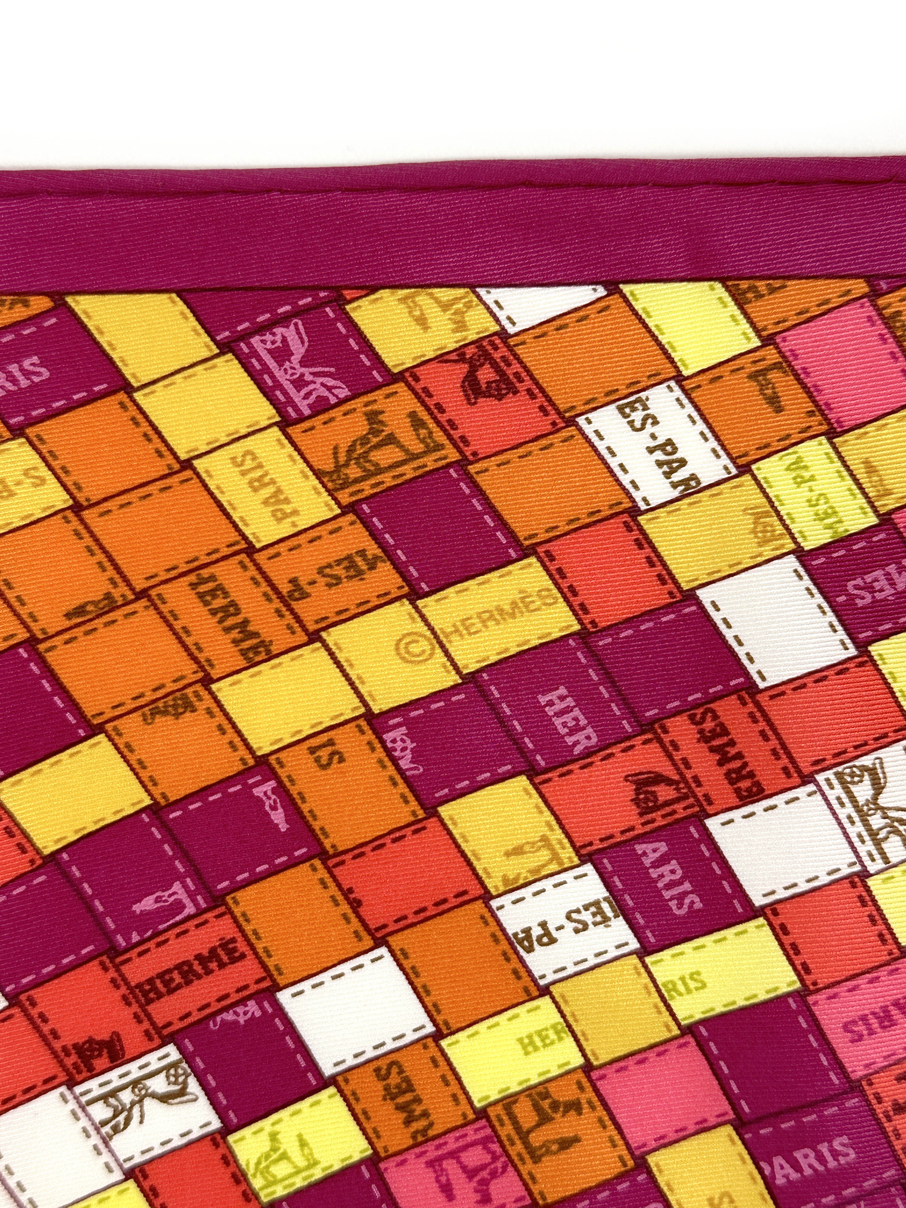 Hermès Bolduc au Carré Silk Triangle