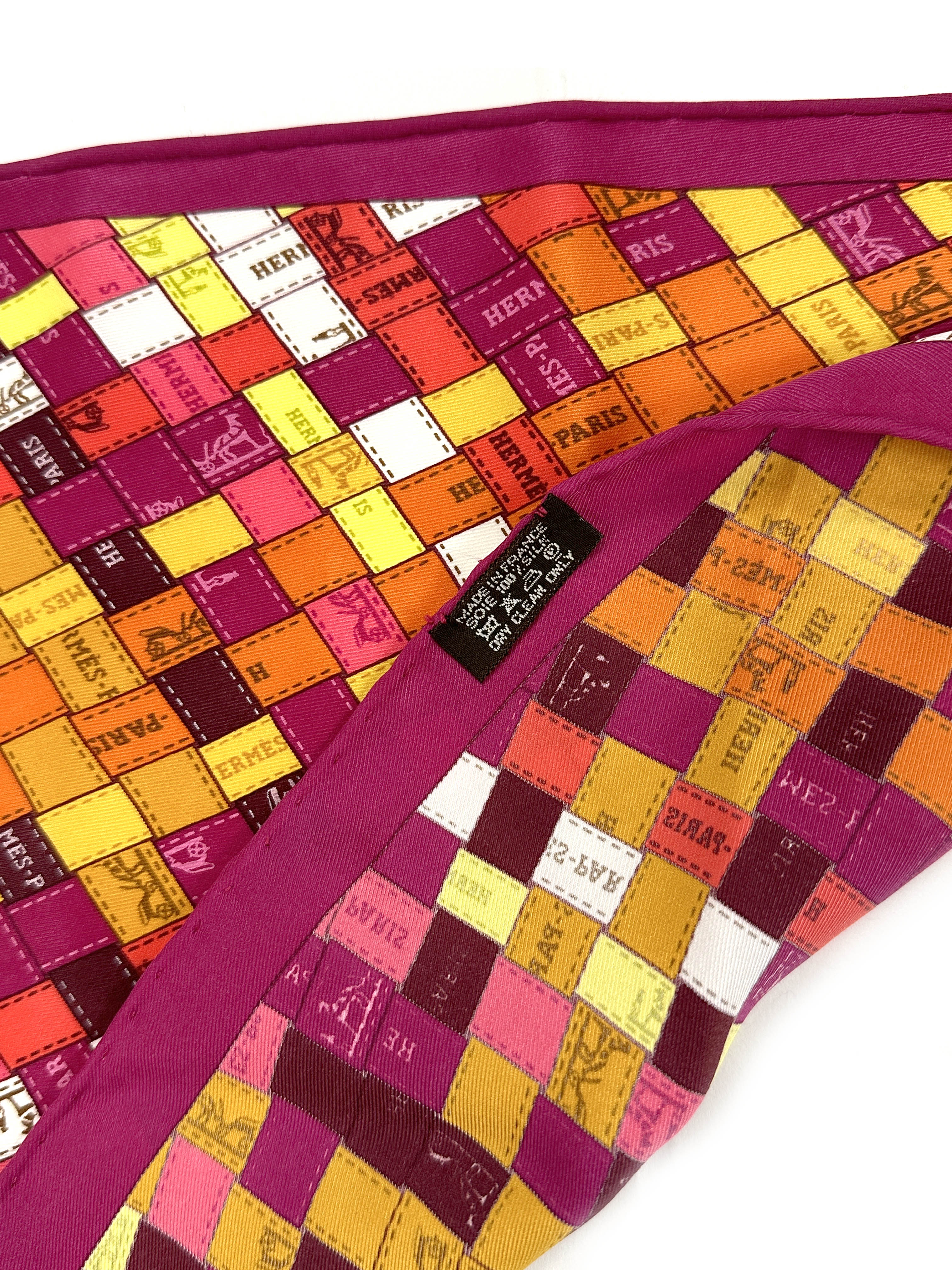 Hermès Bolduc au Carré Silk Triangle