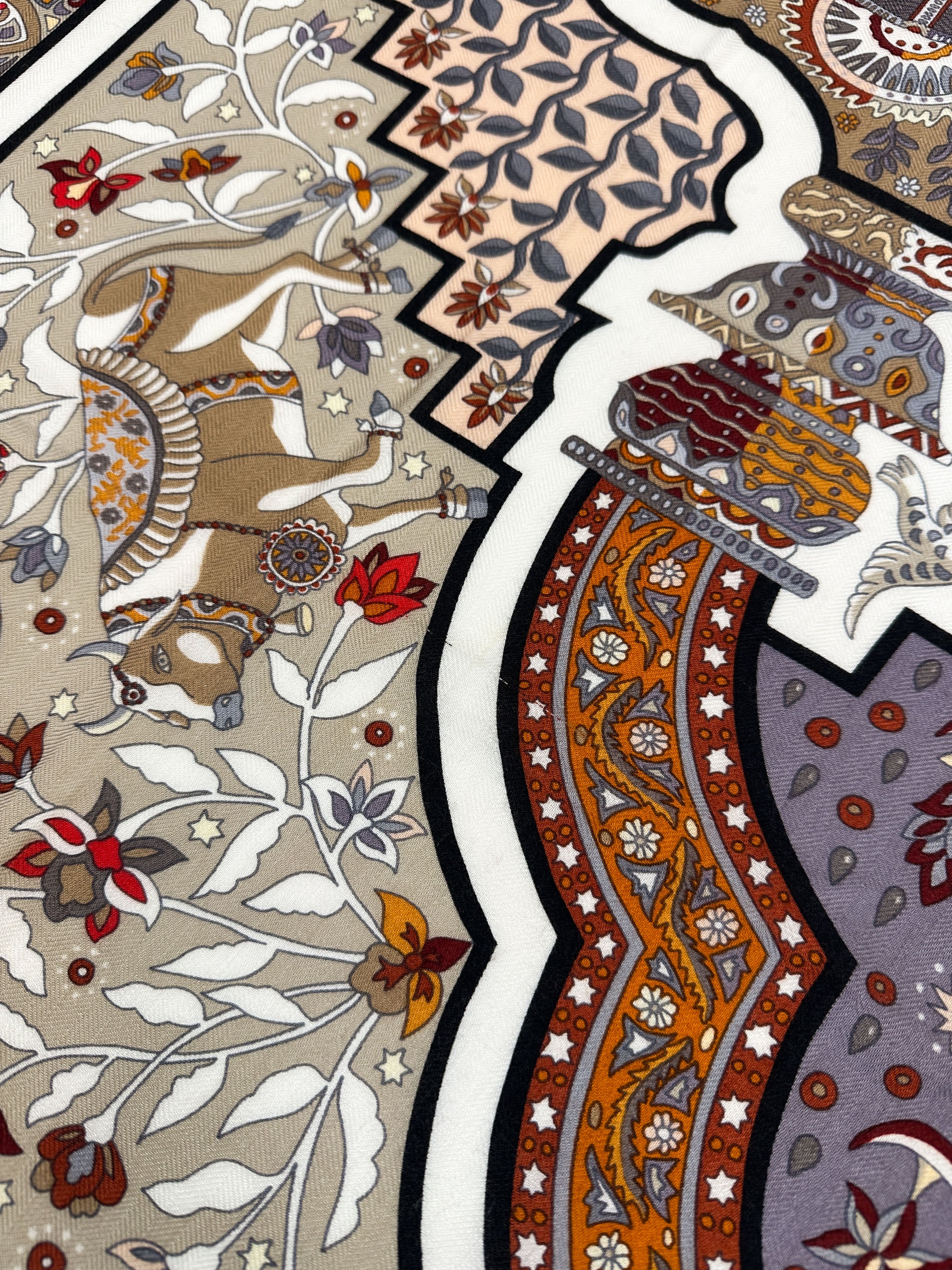 Hermès Aux Portes du Palais Cashmere Silk 140