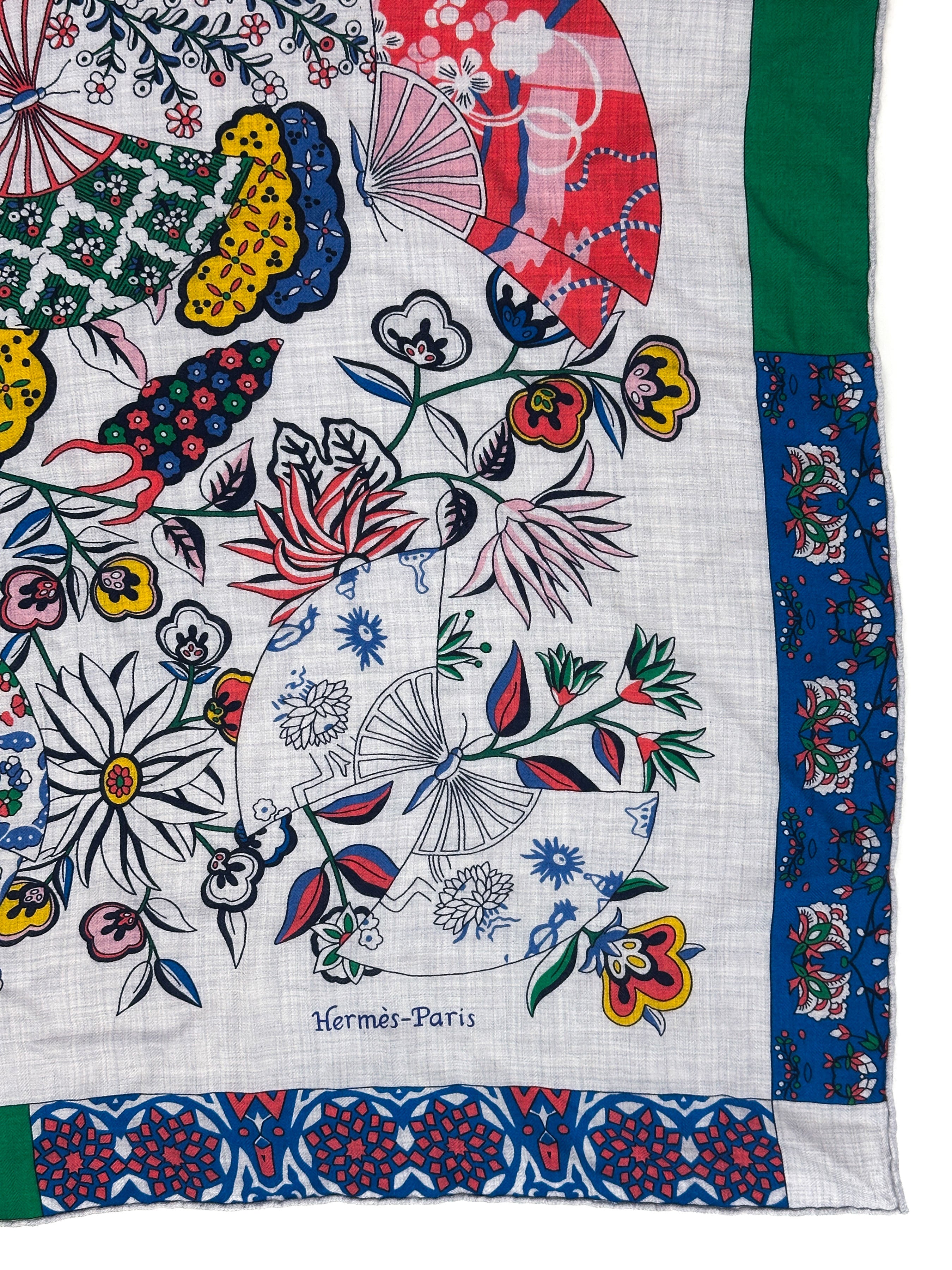 Hermès Fleurs et Papillons de Tissus Giant Triangle