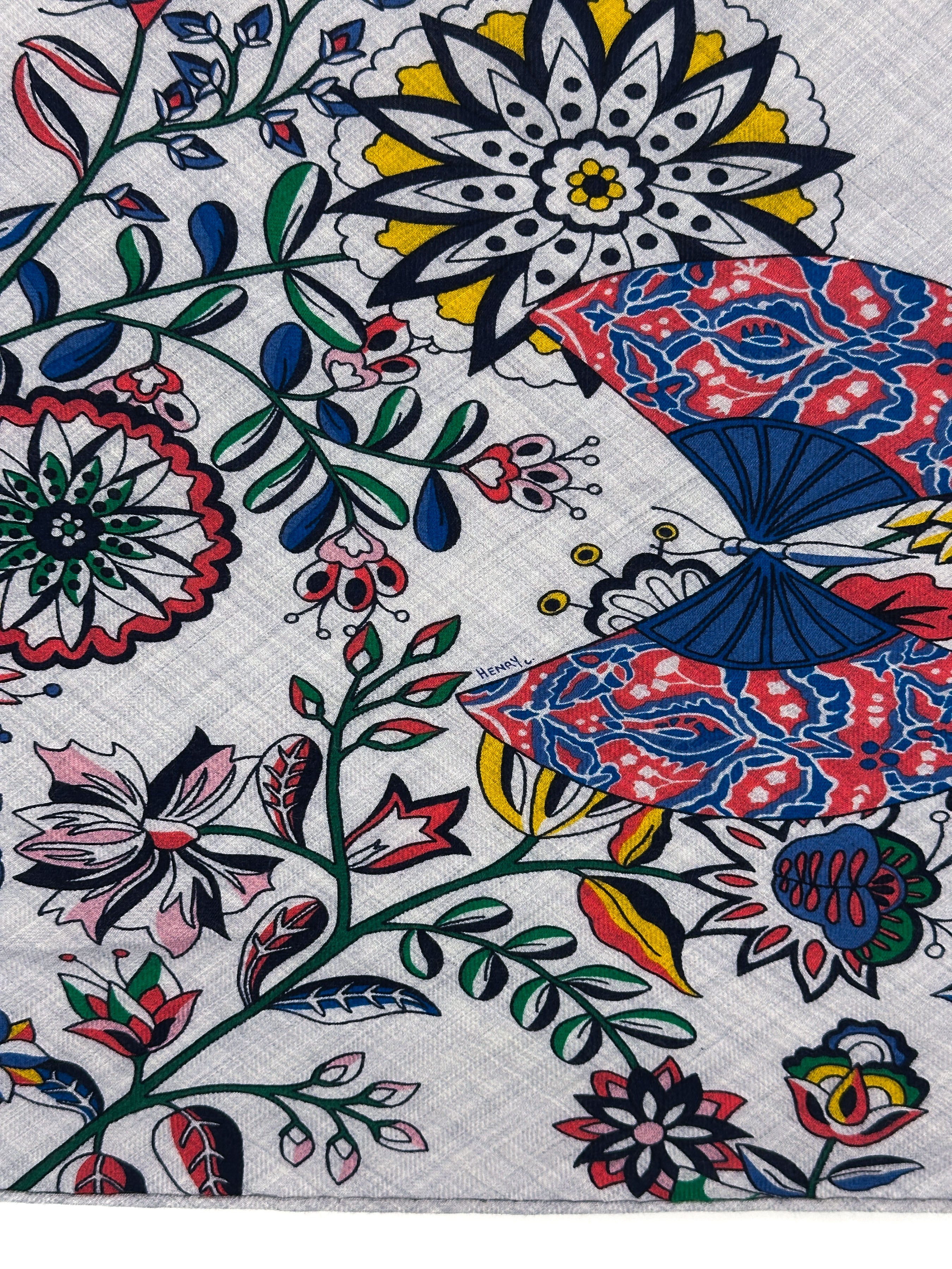 Hermès Fleurs et Papillons de Tissus Giant Triangle