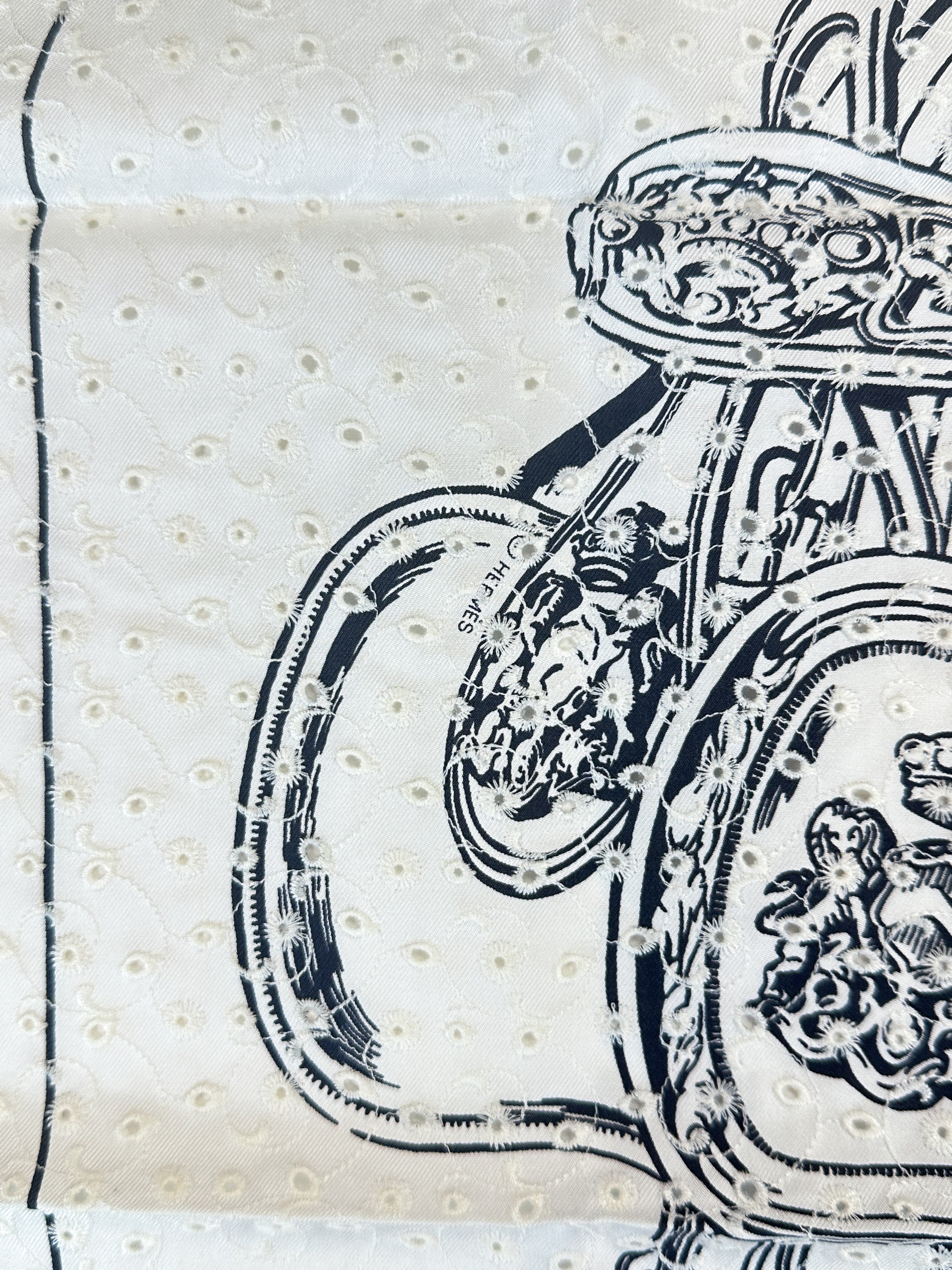 Hermès Brides de Gala Broderie Anglaise 70