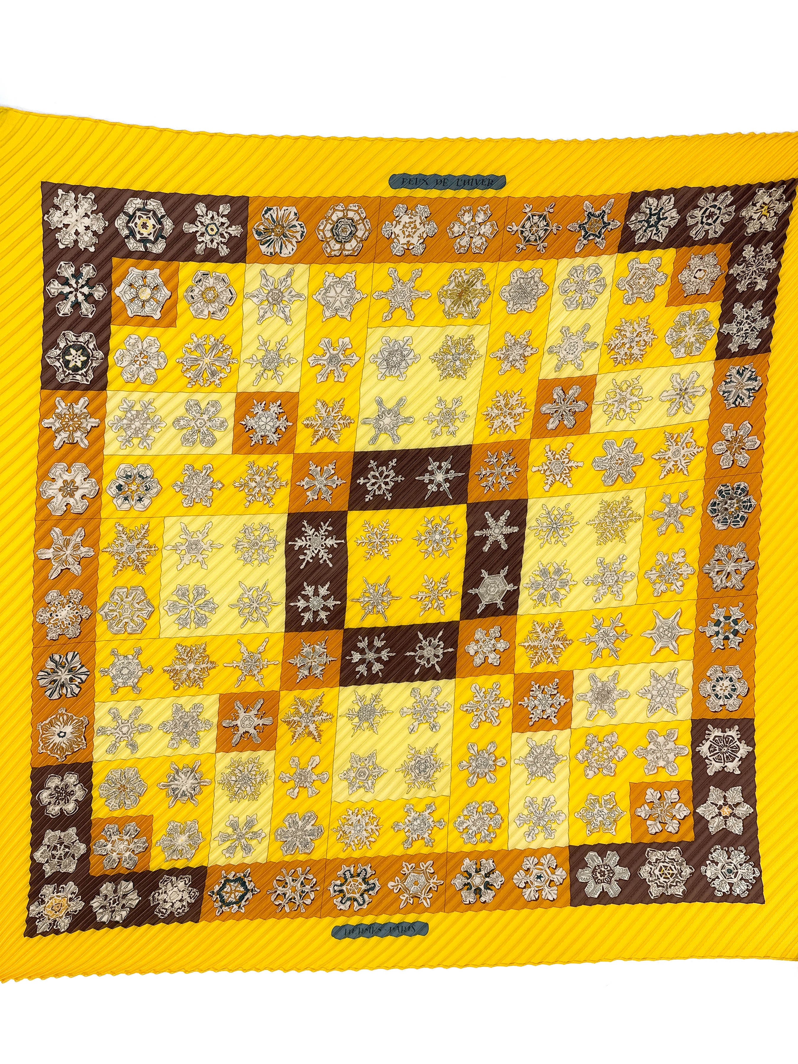 Hermès Feux de L'Hiver Plissé 90