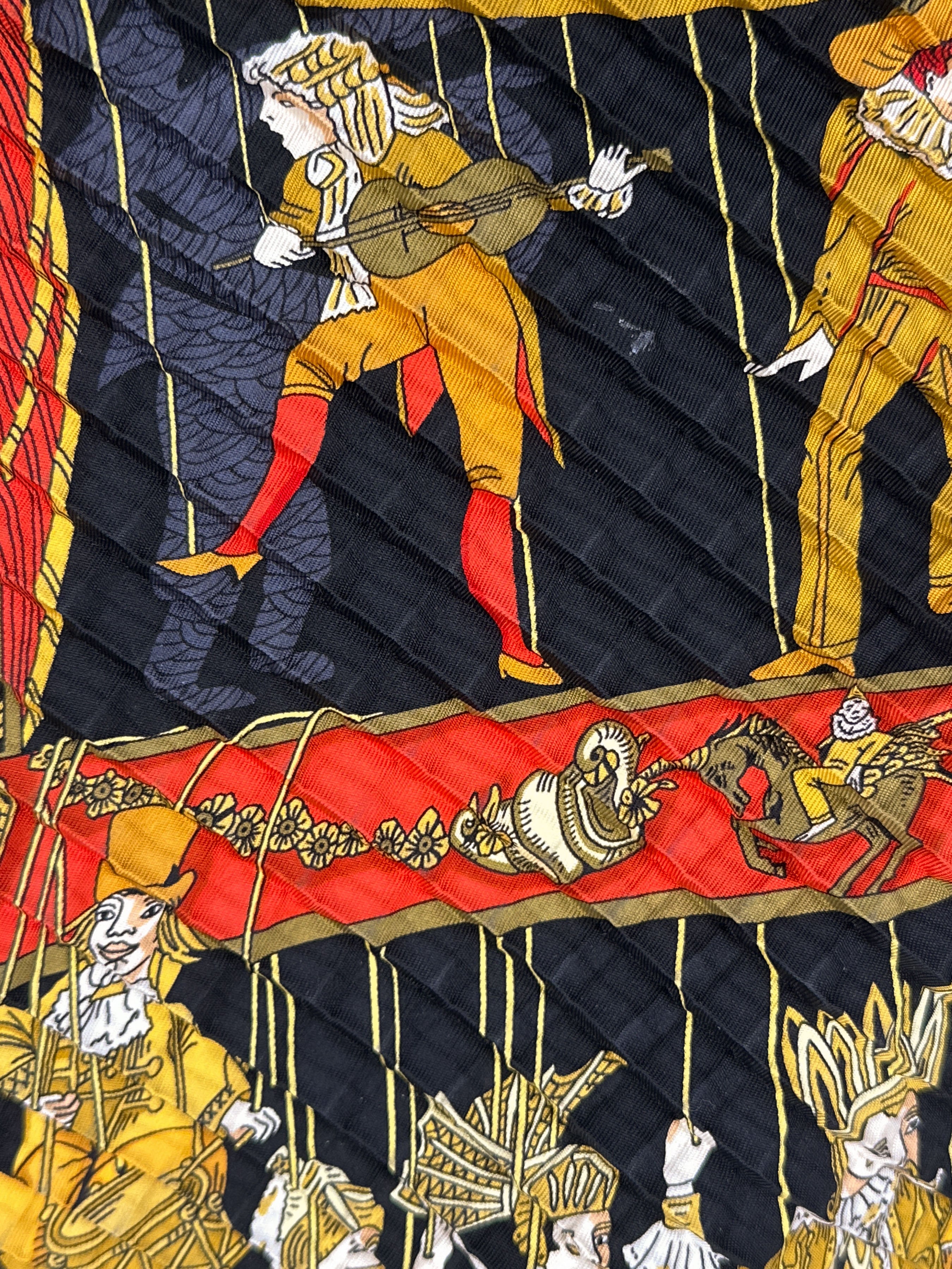 Hermès Le Temps des Marionnettes Mosaic Plissé 90