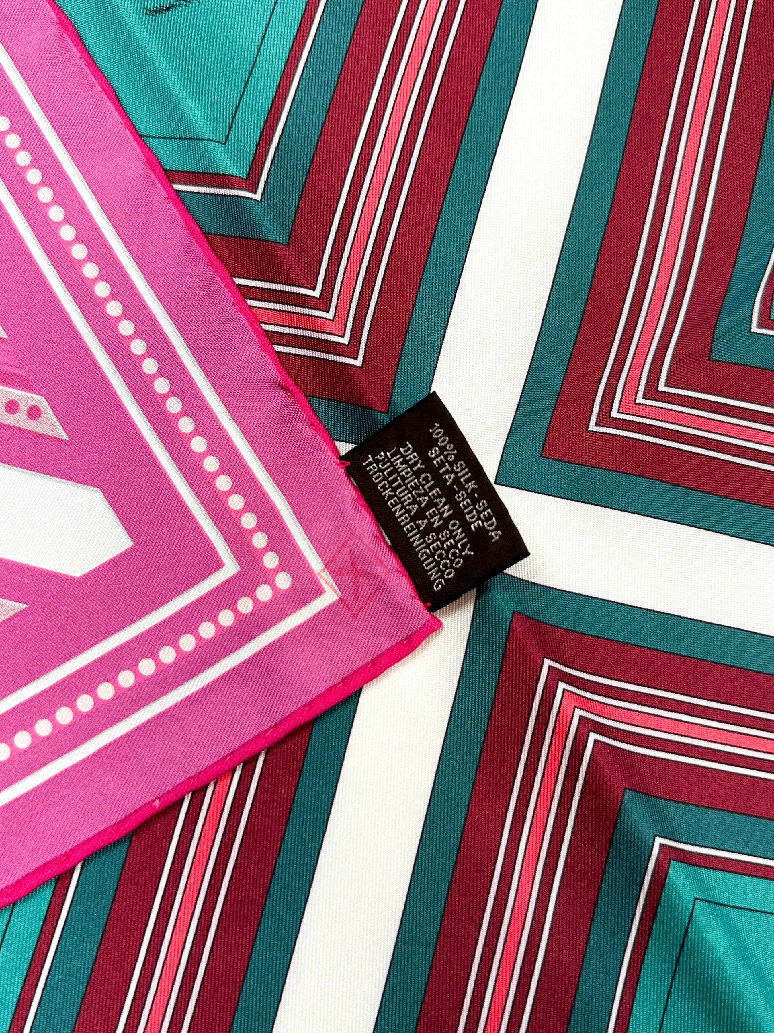 Hermès Couvertures et Tenues de Jour Bandana Double Face 90