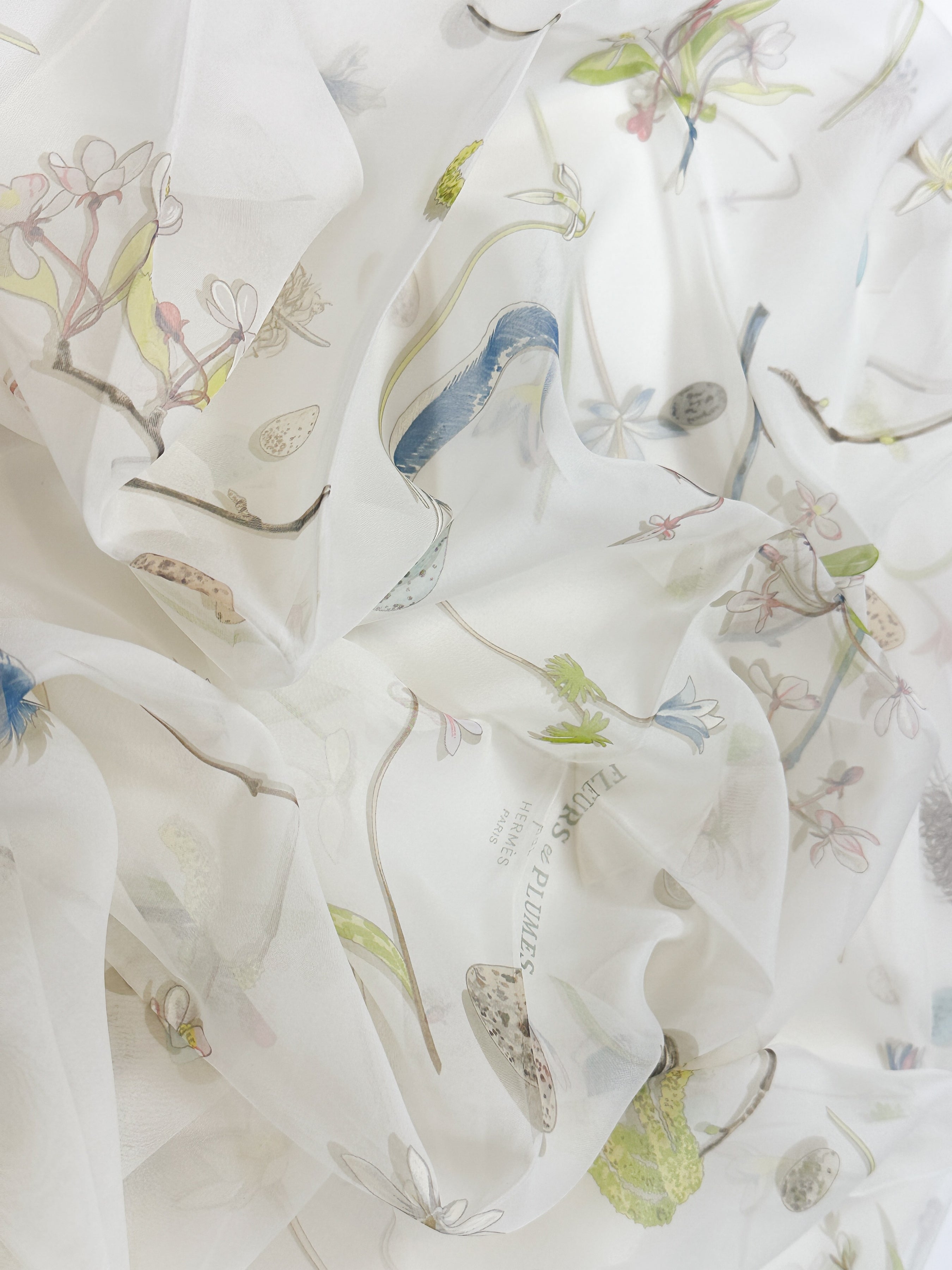 Hermès Fleurs et Plumes Mousseline 90