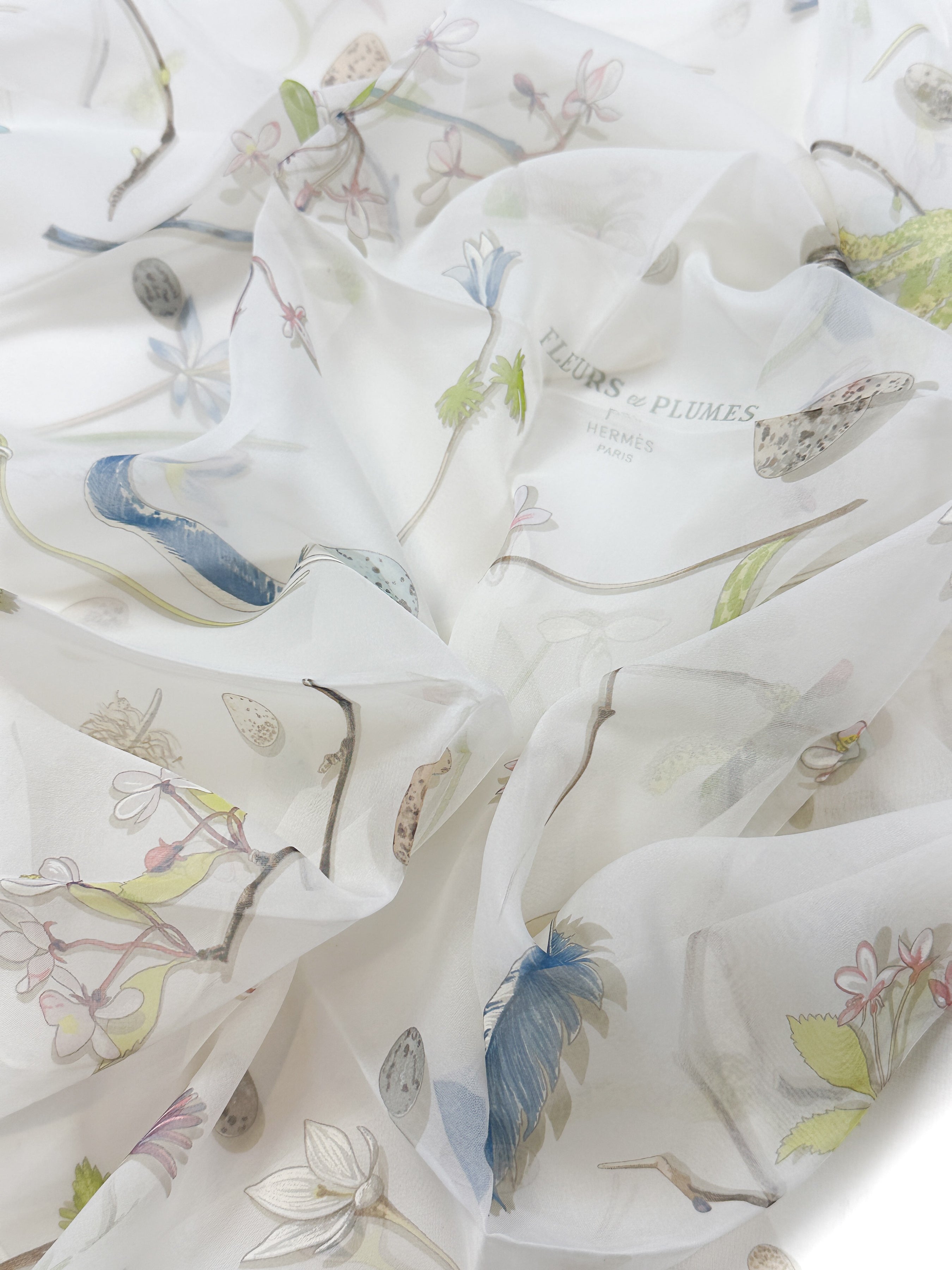 Hermès Fleurs et Plumes Mousseline 90