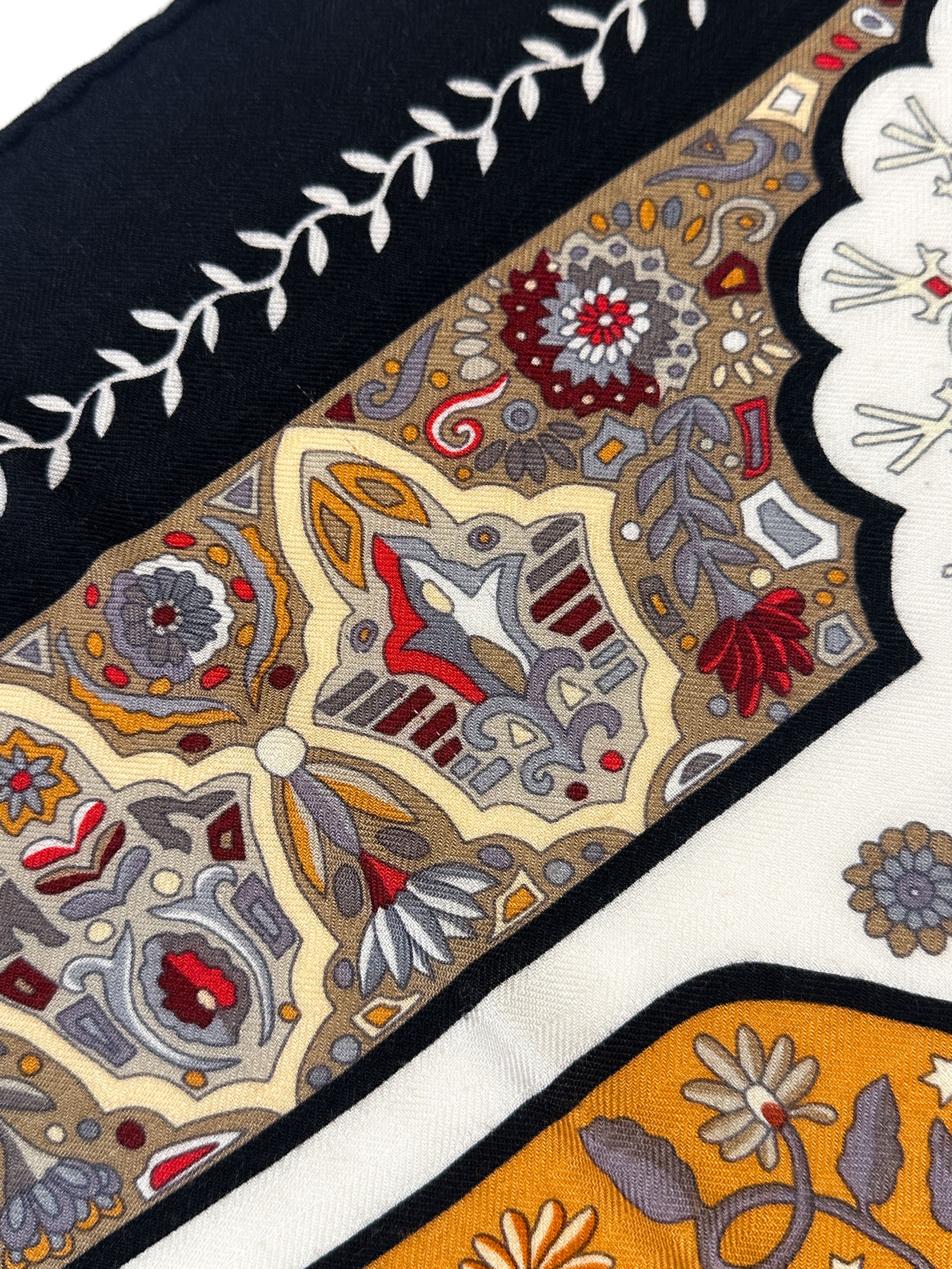 Hermès Aux Portes du Palais Cashmere Silk 140