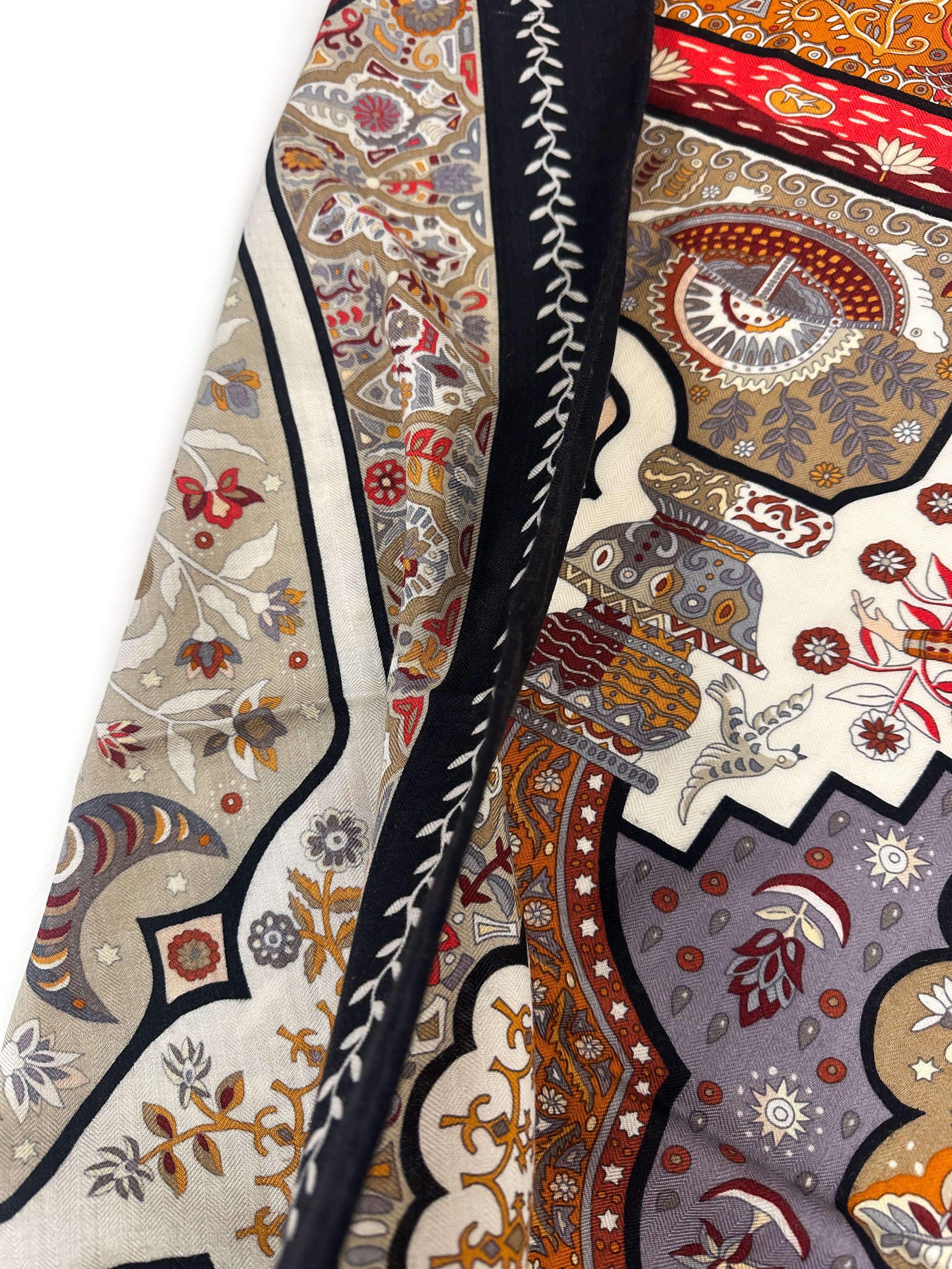 Hermès Aux Portes du Palais Cashmere Silk 140