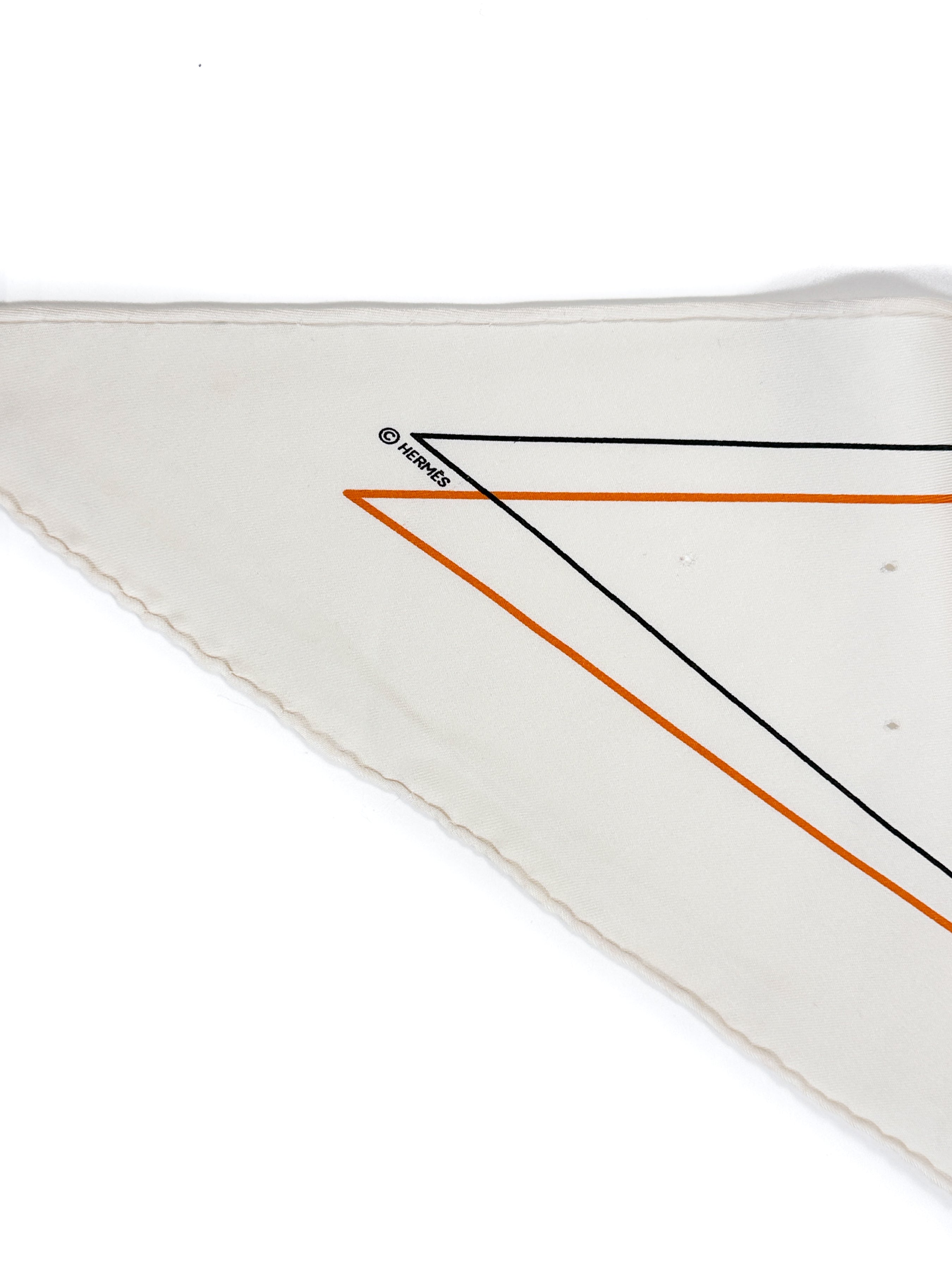 Hermès Pointu Trou de Mémoire Perforated Triangle