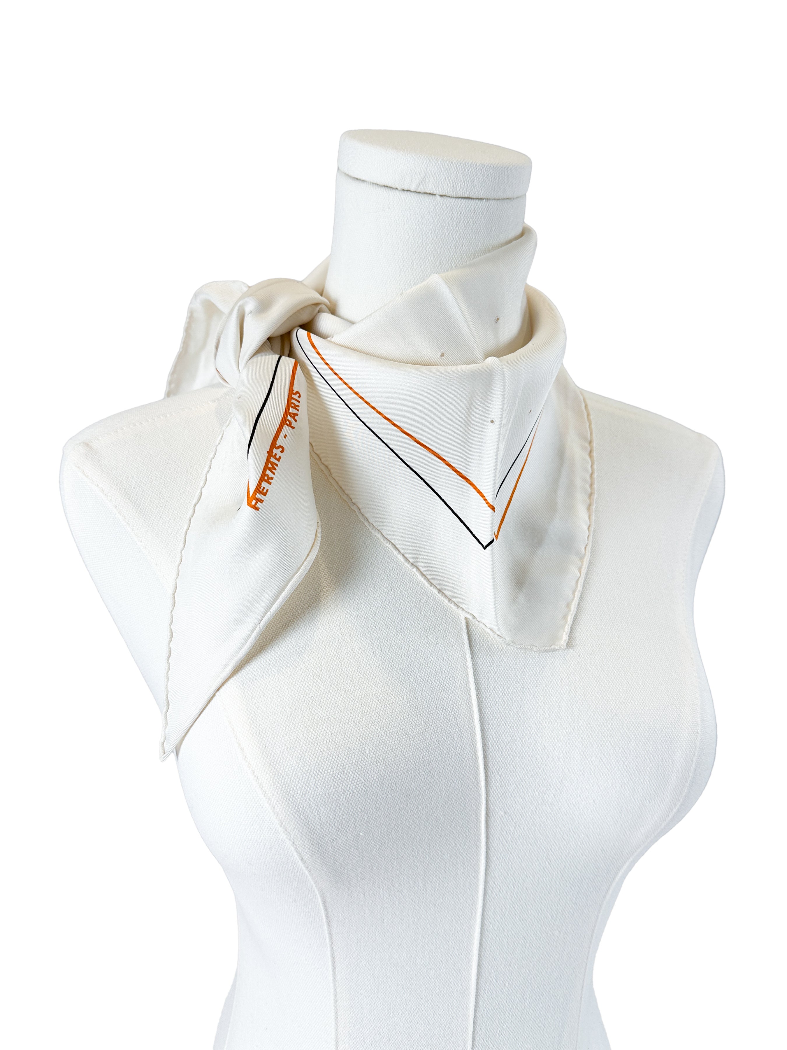 Hermès Pointu Trou de Mémoire Perforated Triangle