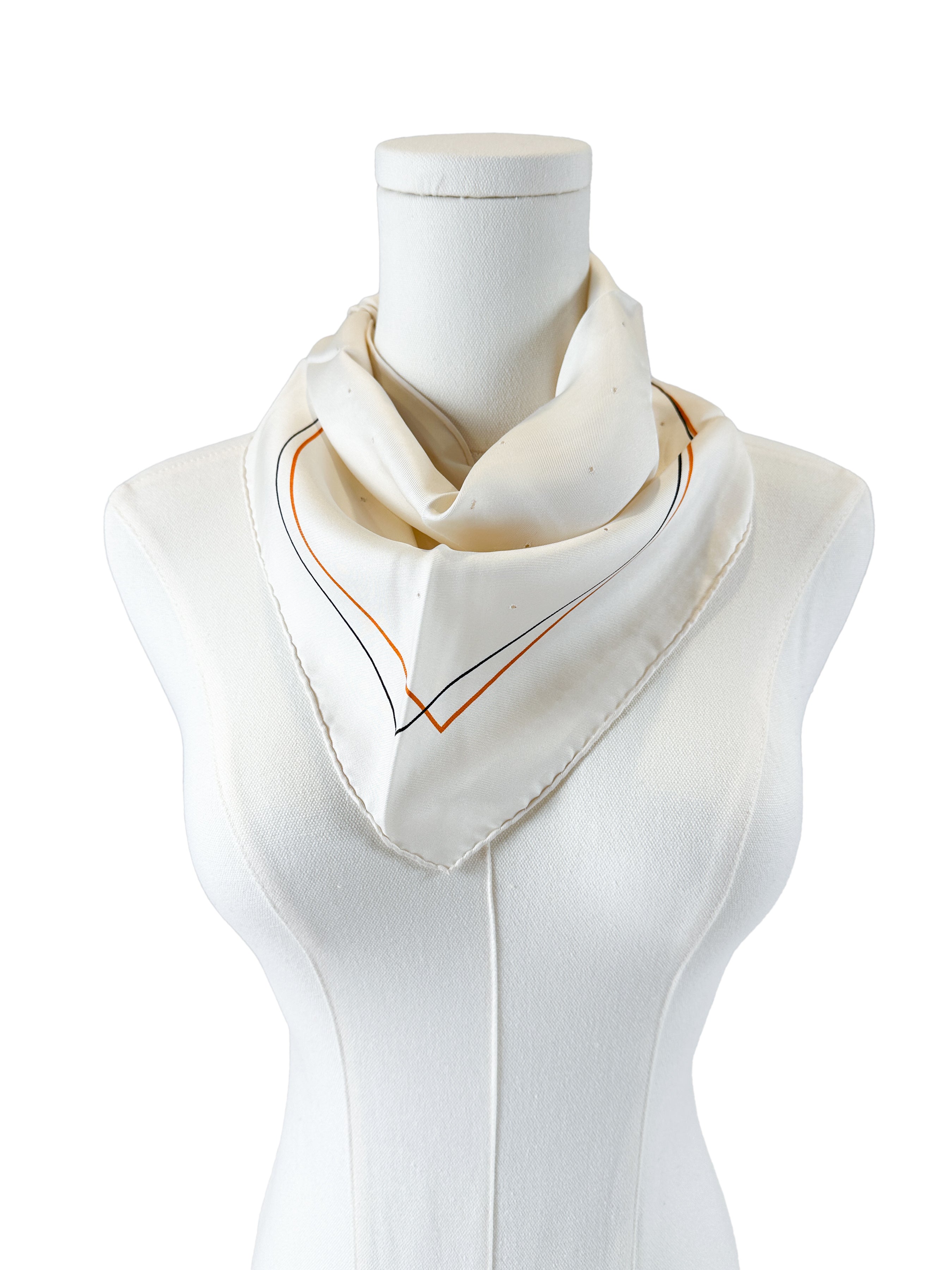 Hermès Pointu Trou de Mémoire Perforated Triangle