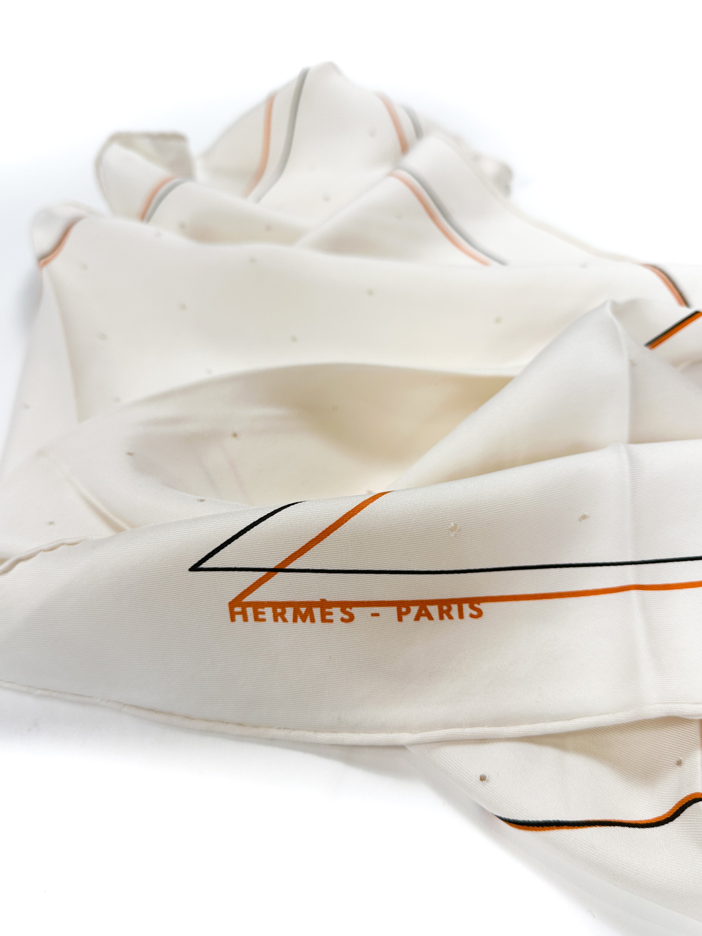 Hermès Pointu Trou de Mémoire Perforated Triangle