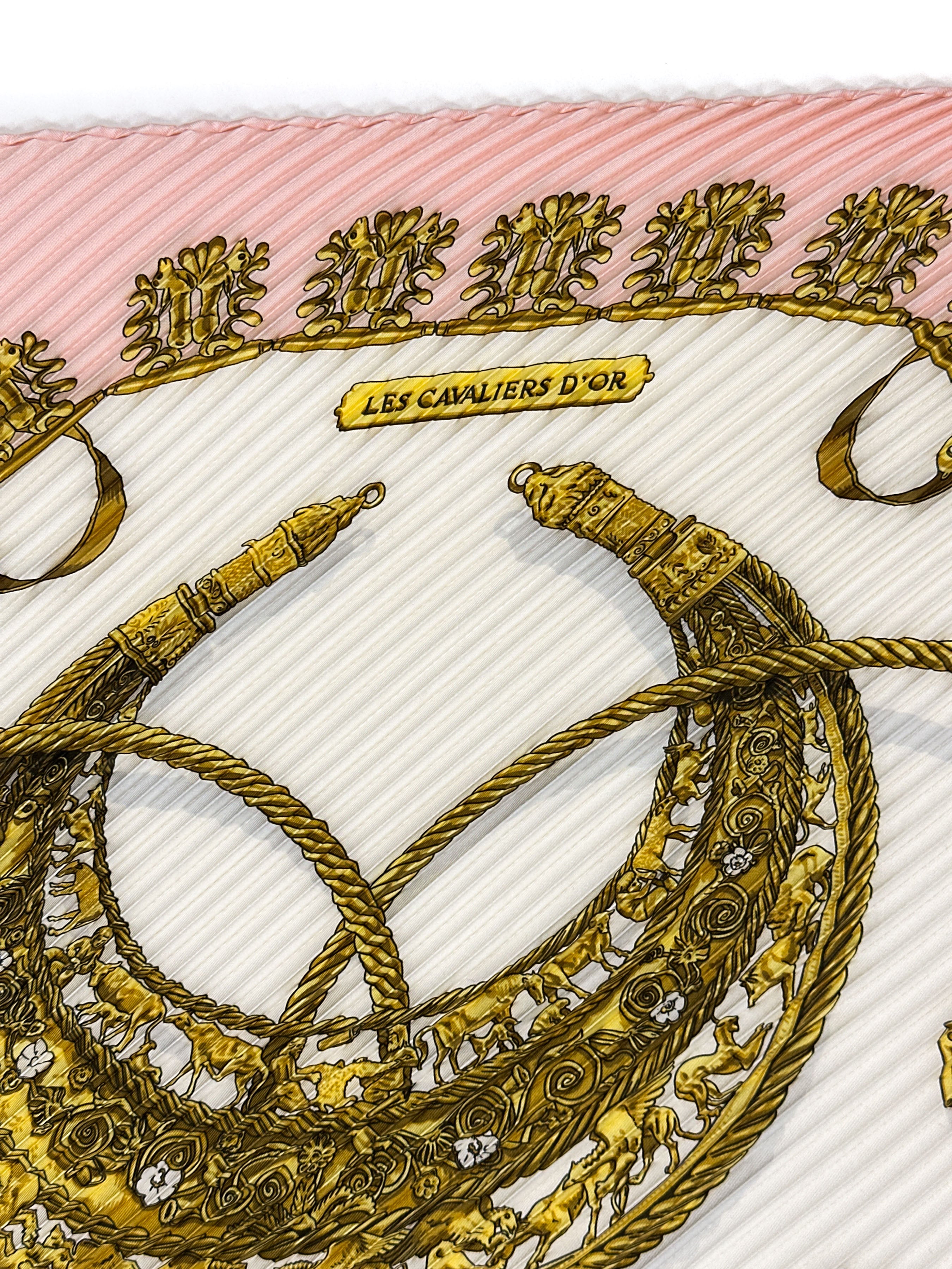 Hermès Les Cavaliers d'Or Plissé 90