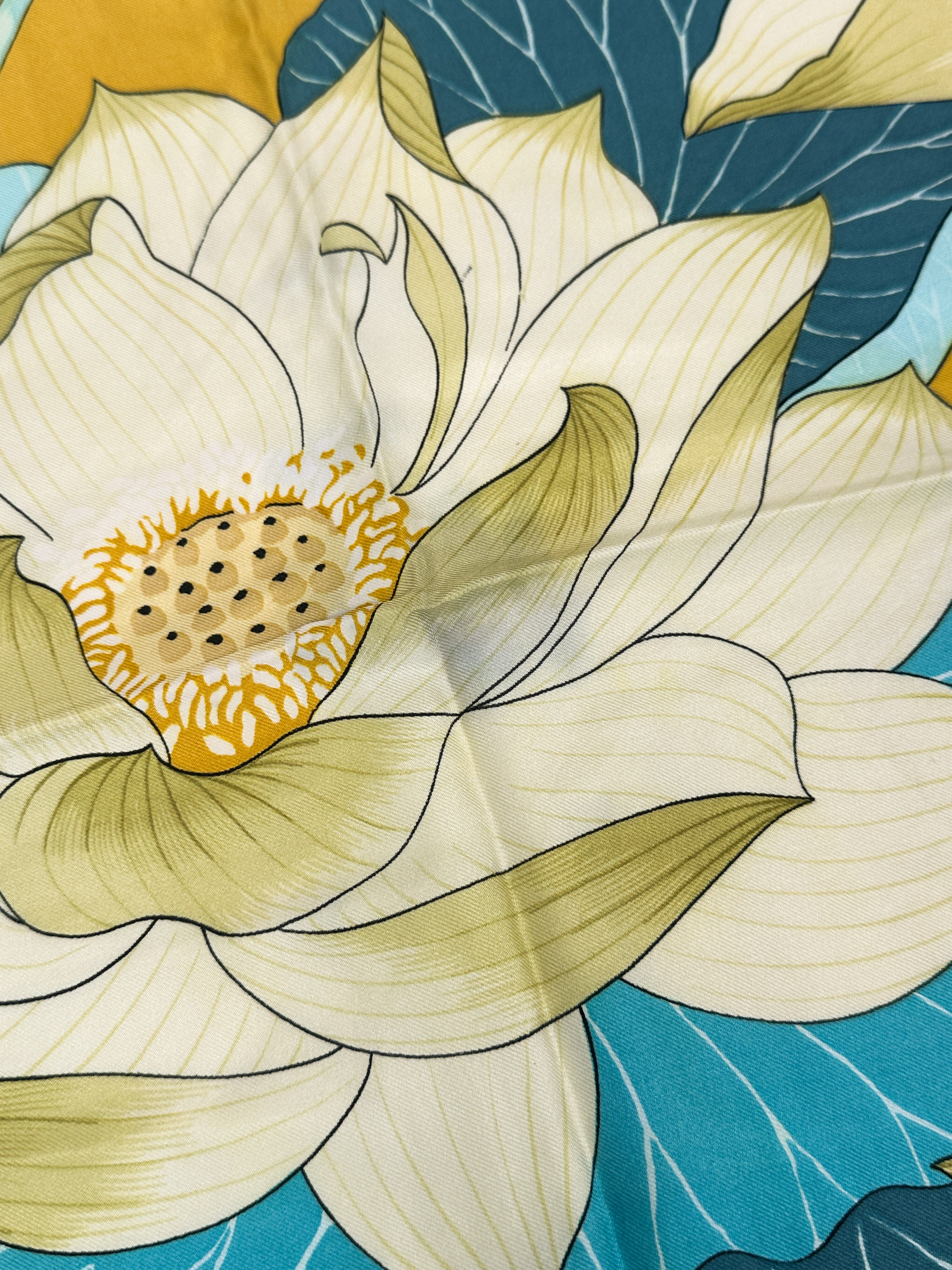 Hermès Fleurs de Lotus 90