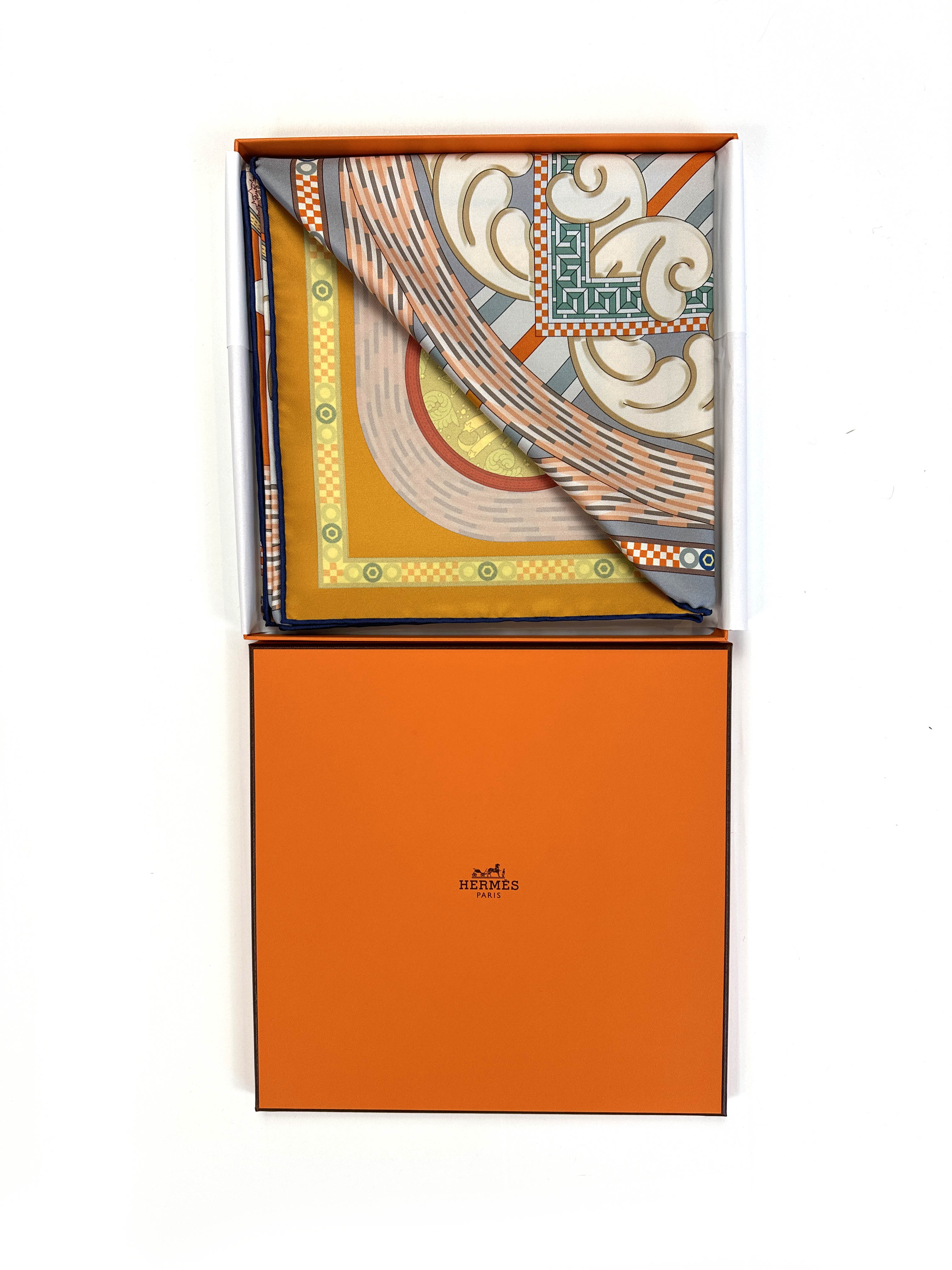 Hermès A La Lumiere du Flambeau Double Face 90