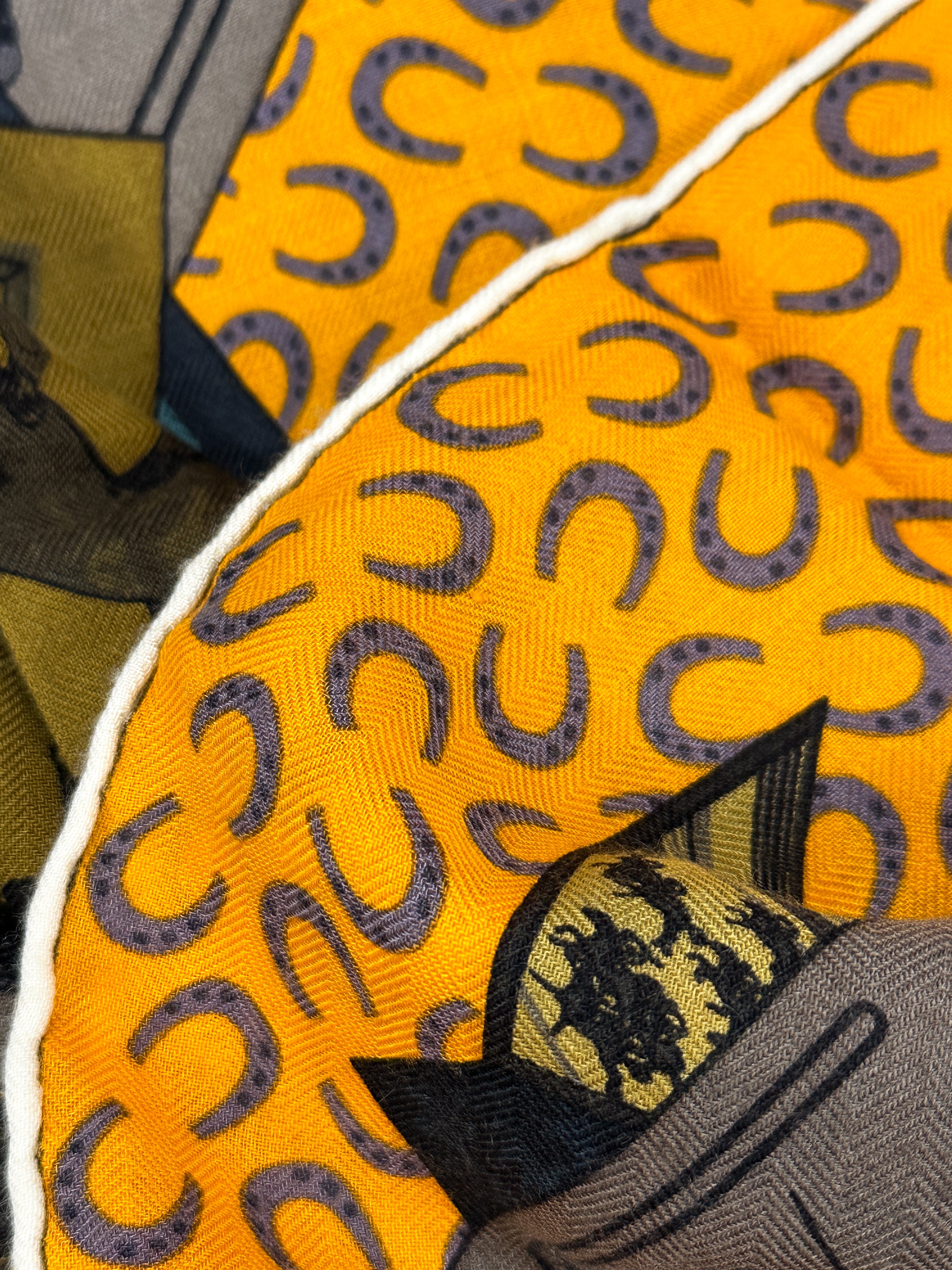 Hermès À Cheval Sur Mon Carré Cashmere Silk 140