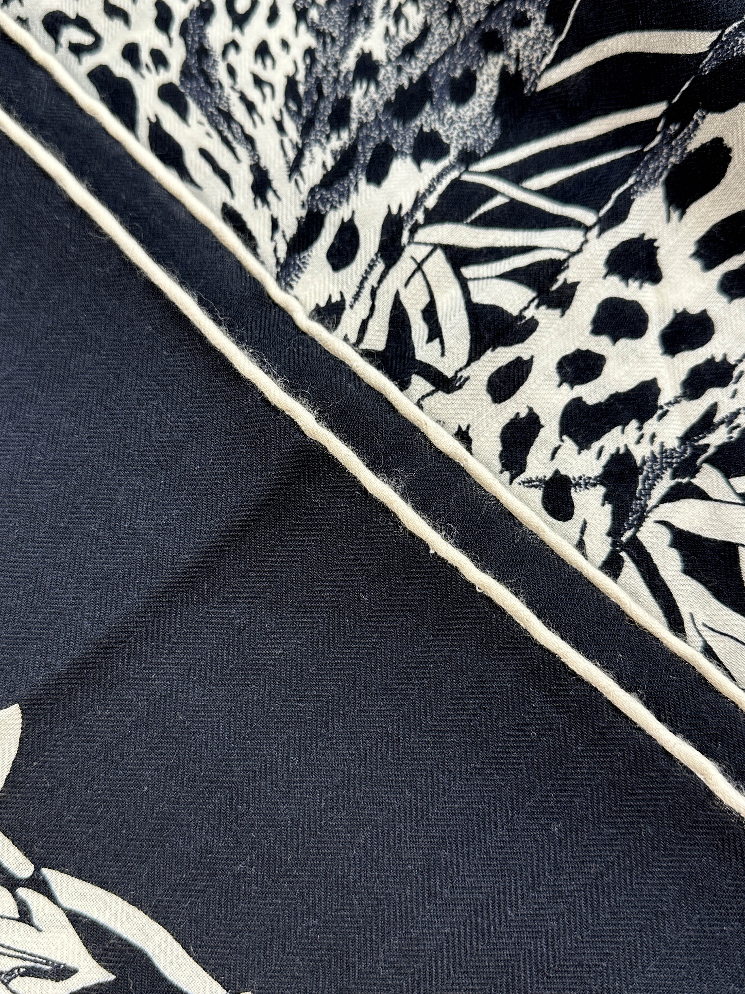 Hermès Jungle Love Cashmere Silk 140