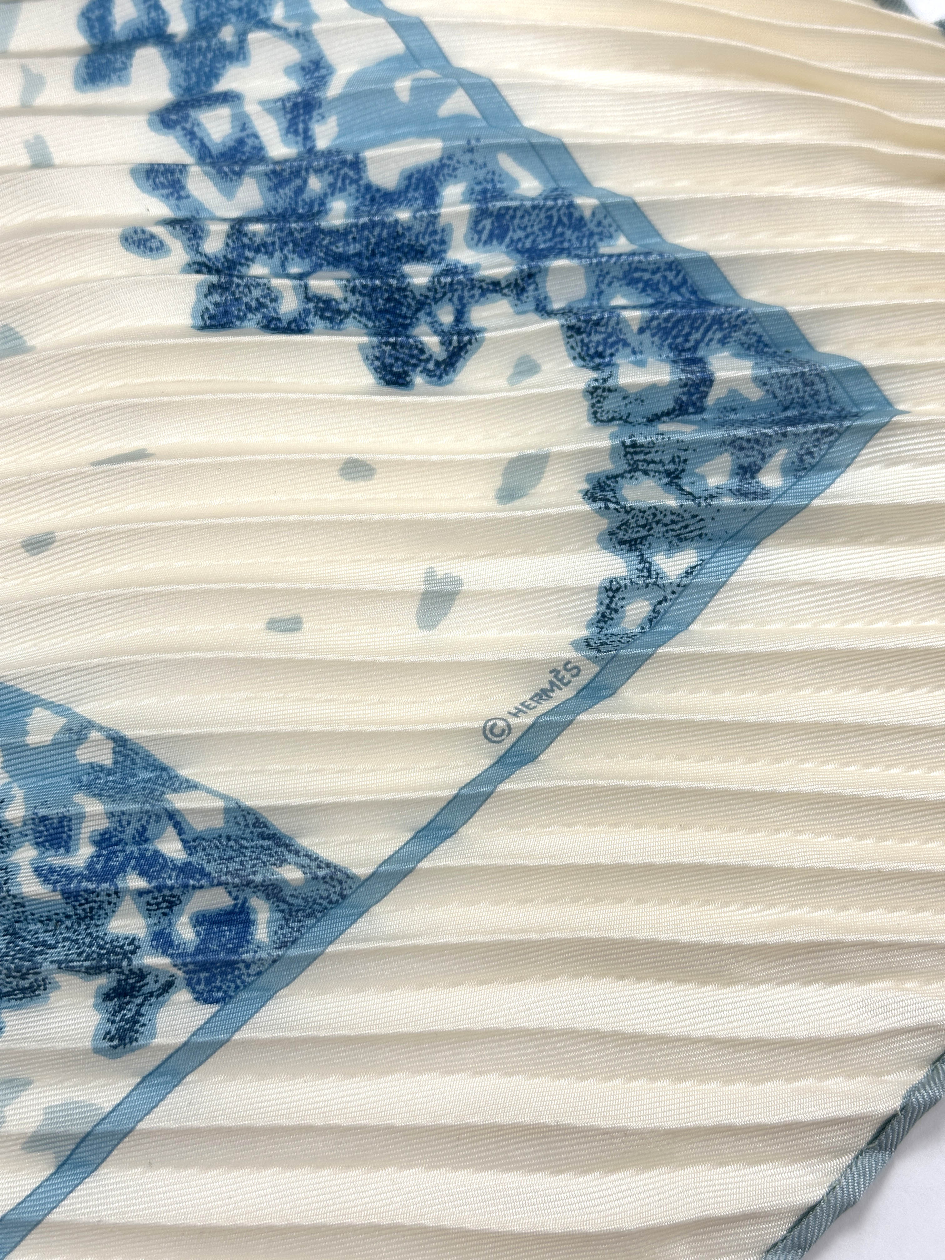Hermès Trois Feuilles Plissé 90