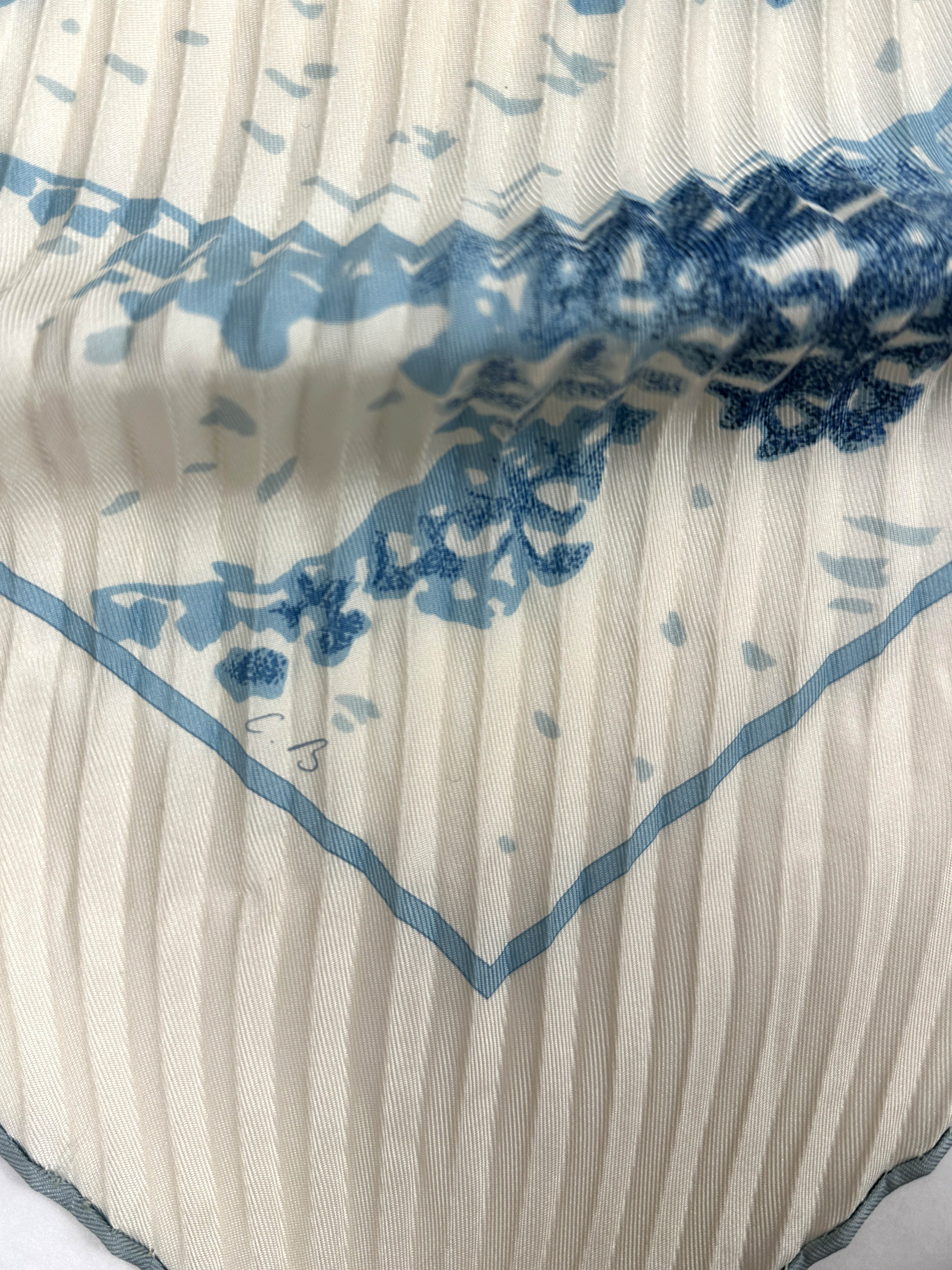 Hermès Trois Feuilles Plissé 90