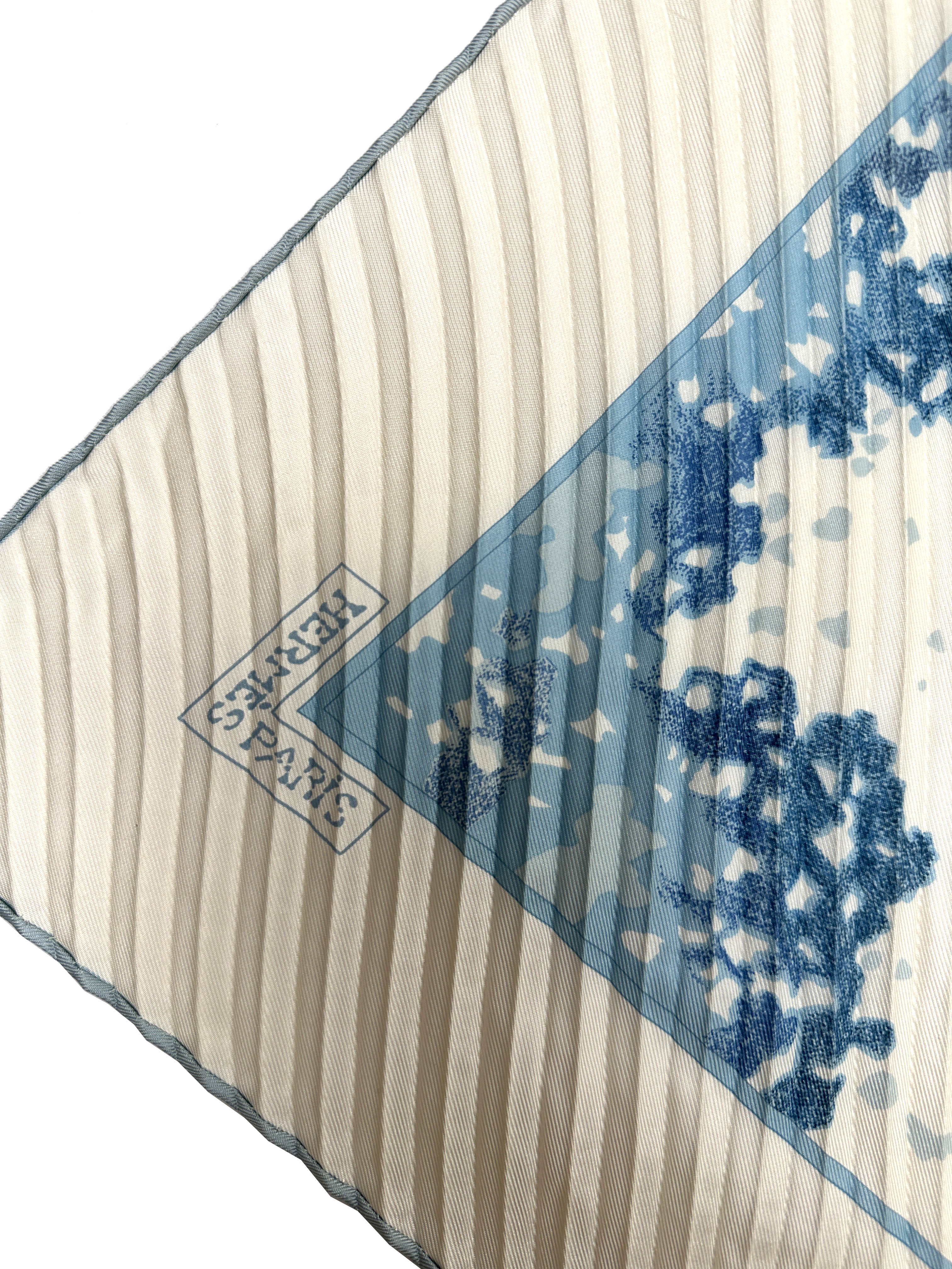 Hermès Trois Feuilles Plissé 90