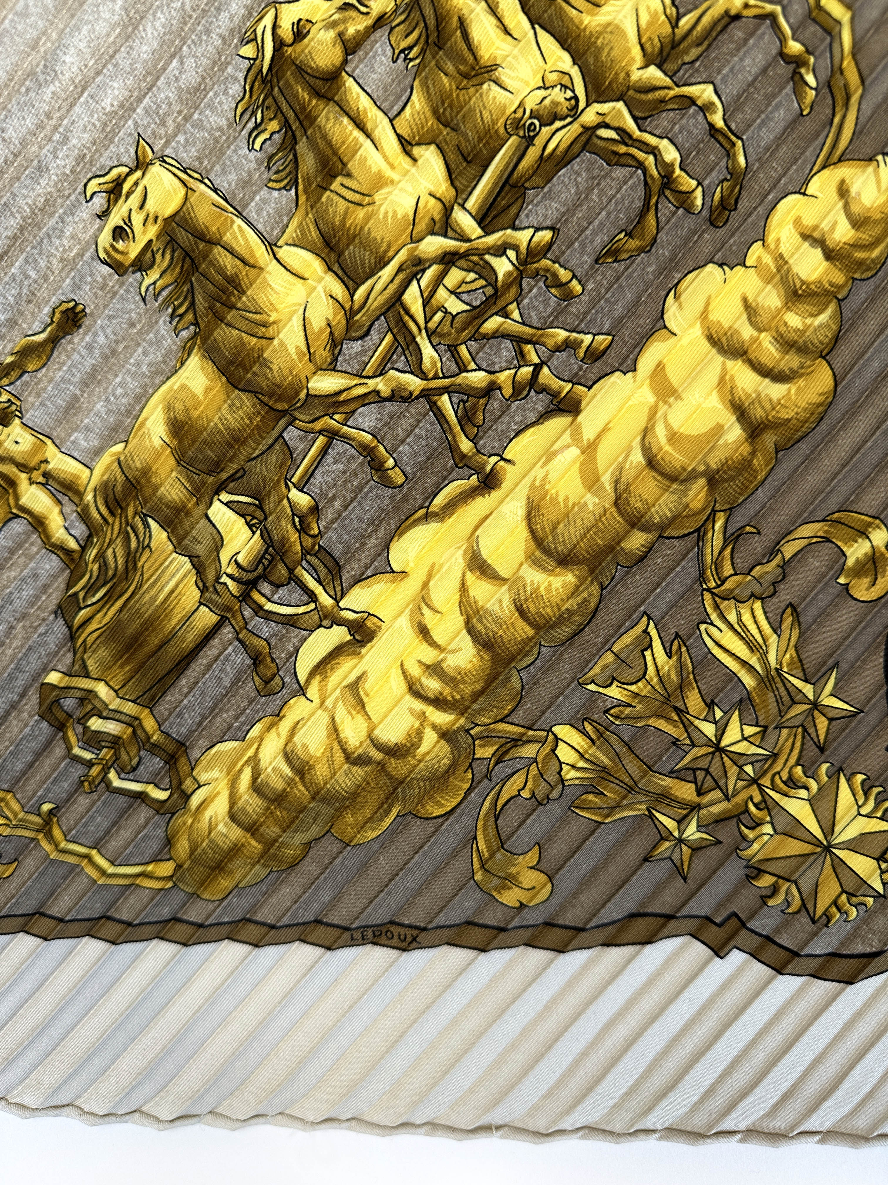 Hermès Cosmos Plissé 90