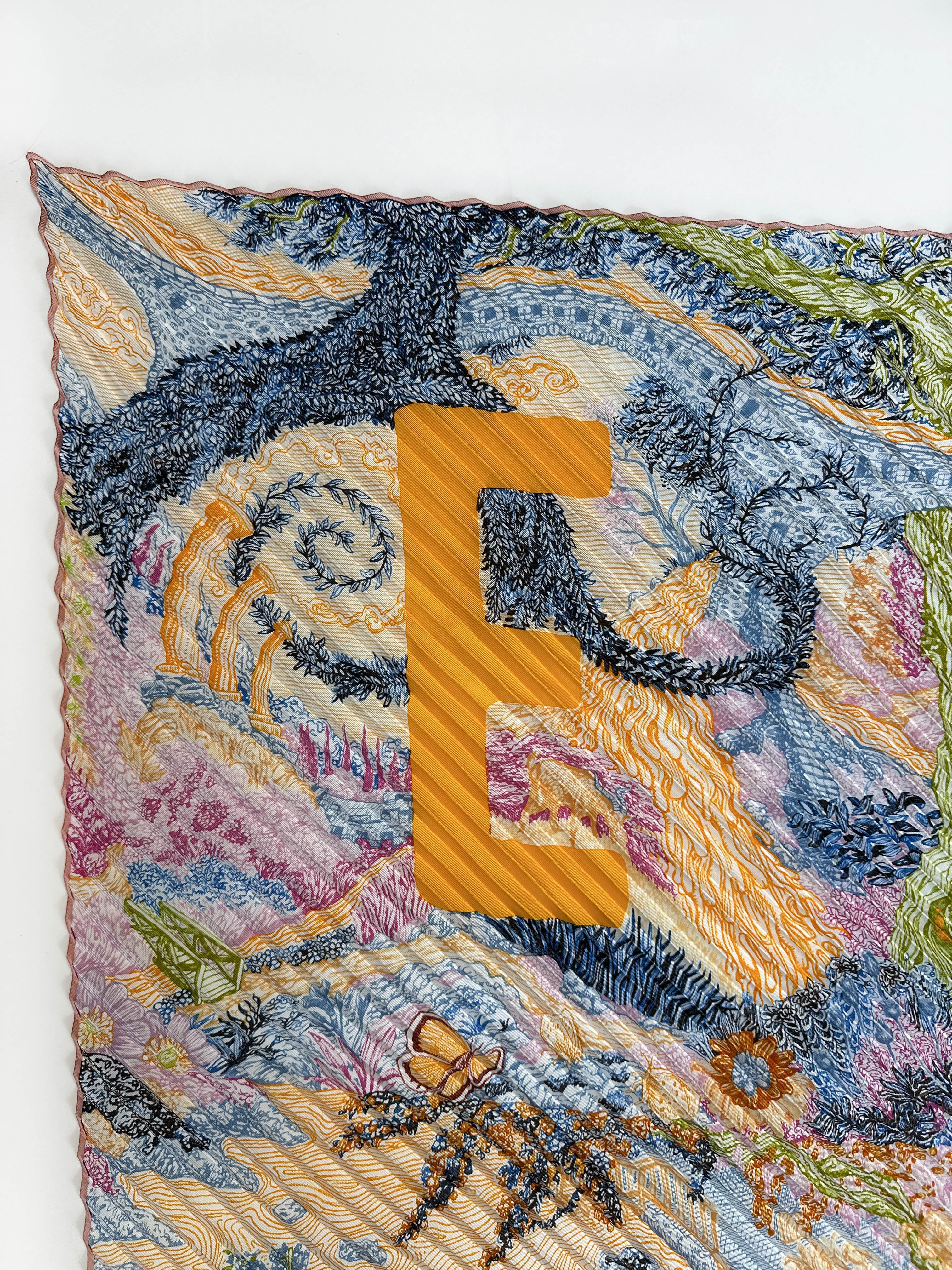 Hermès Eleftheria Plissé Silk 140
