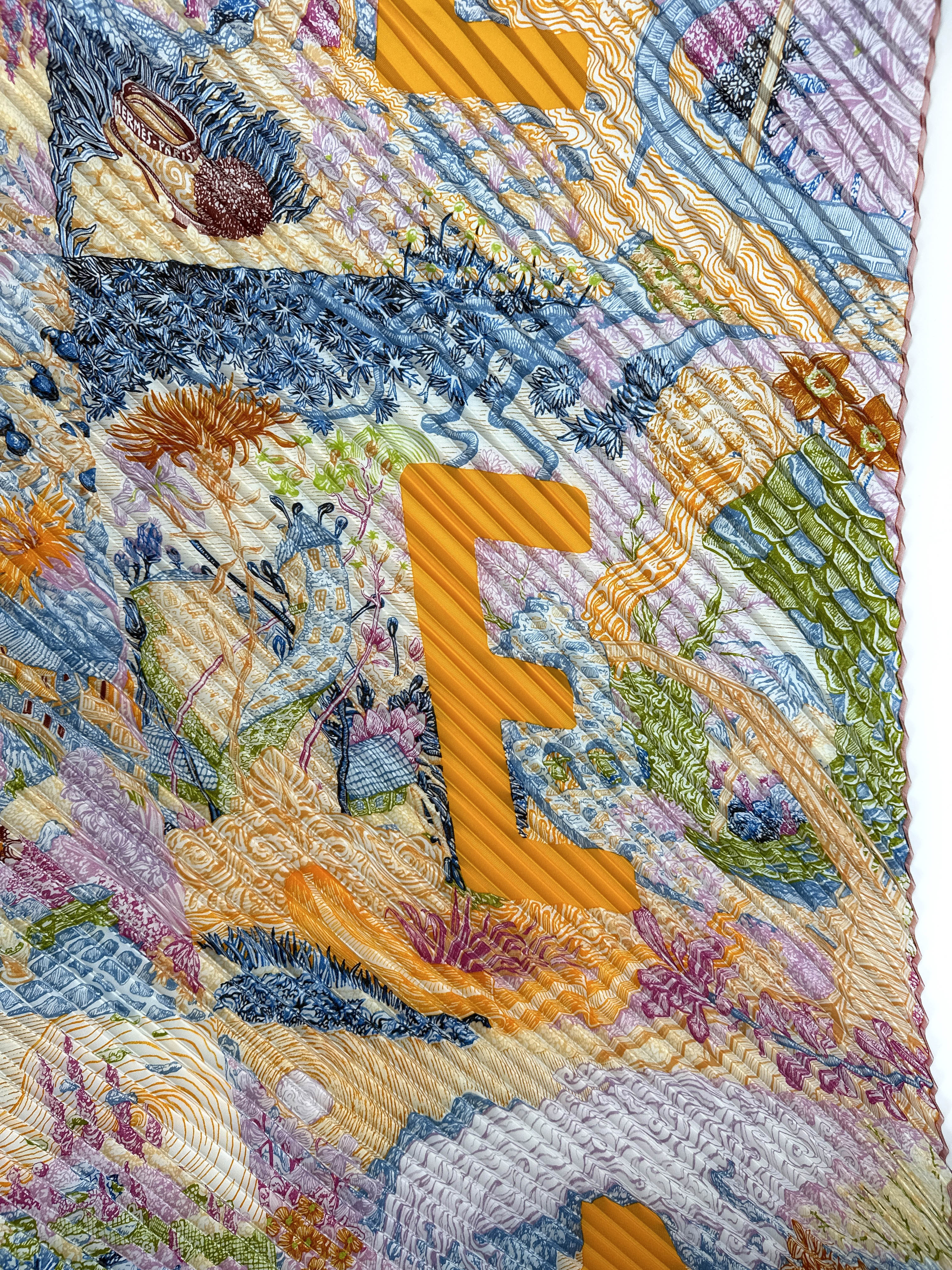 Hermès Eleftheria Plissé Silk 140