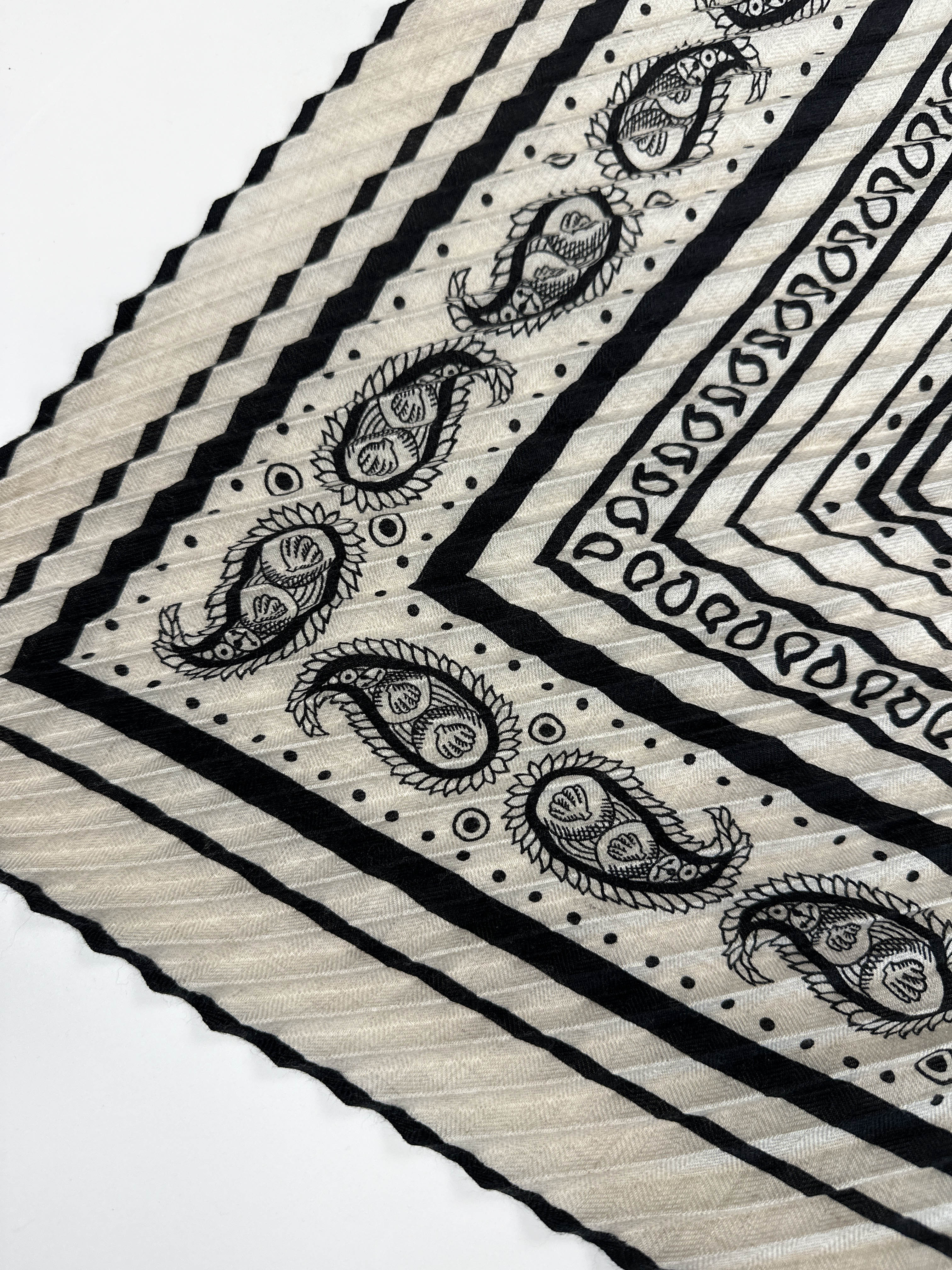 Hermès Tatouages Marins Cashmere Silk Plissé 140