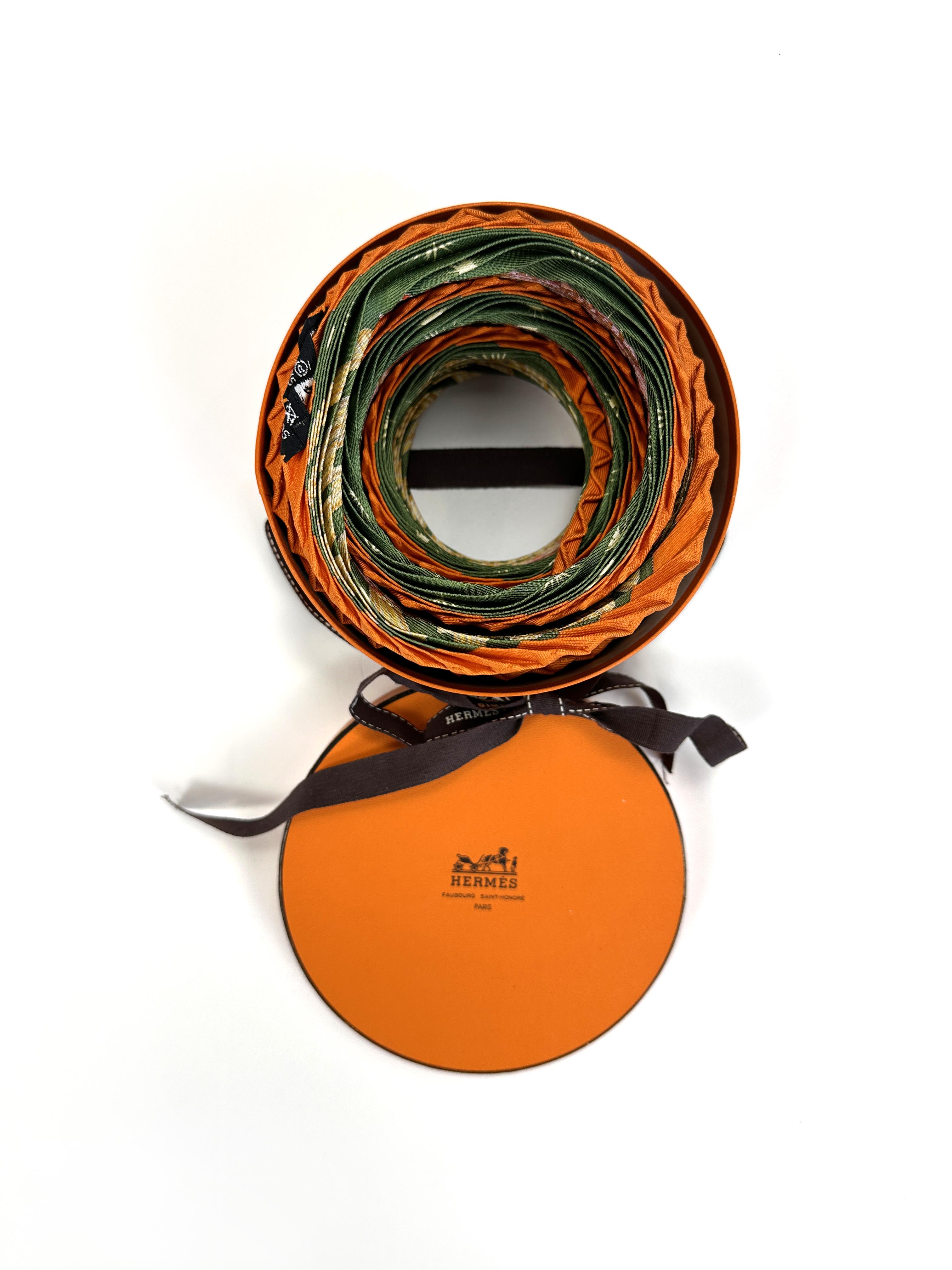 Hermès Sur un Tapis Volant Plissé 90