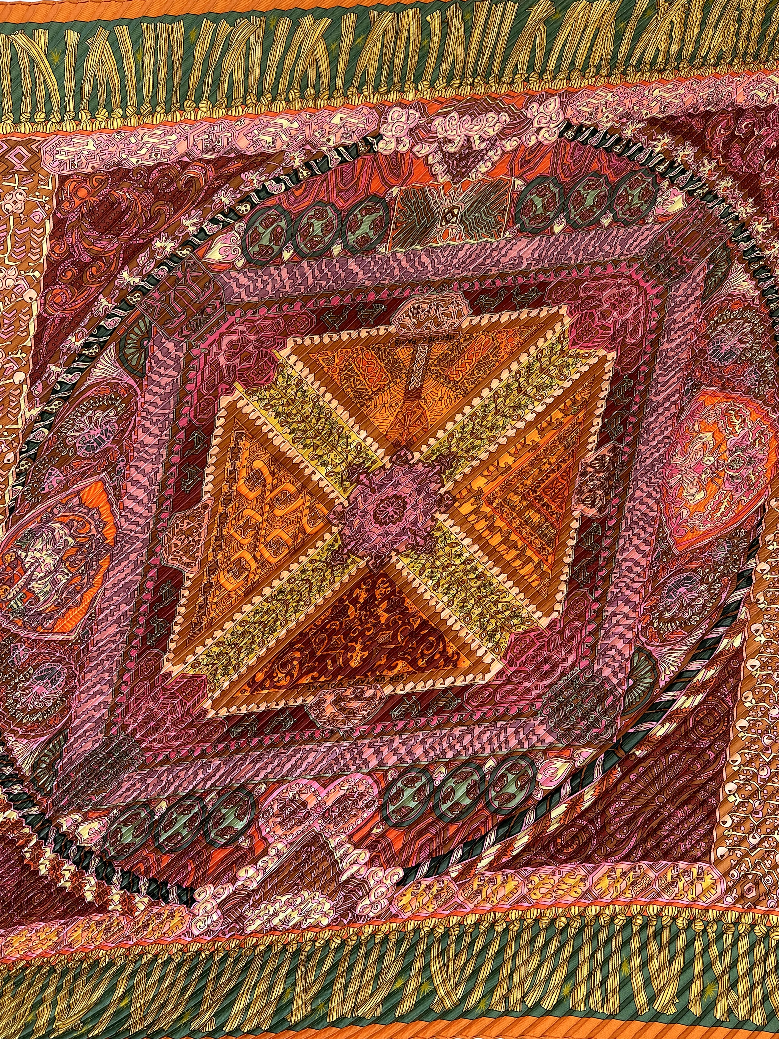 Hermès Sur un Tapis Volant Plissé 90