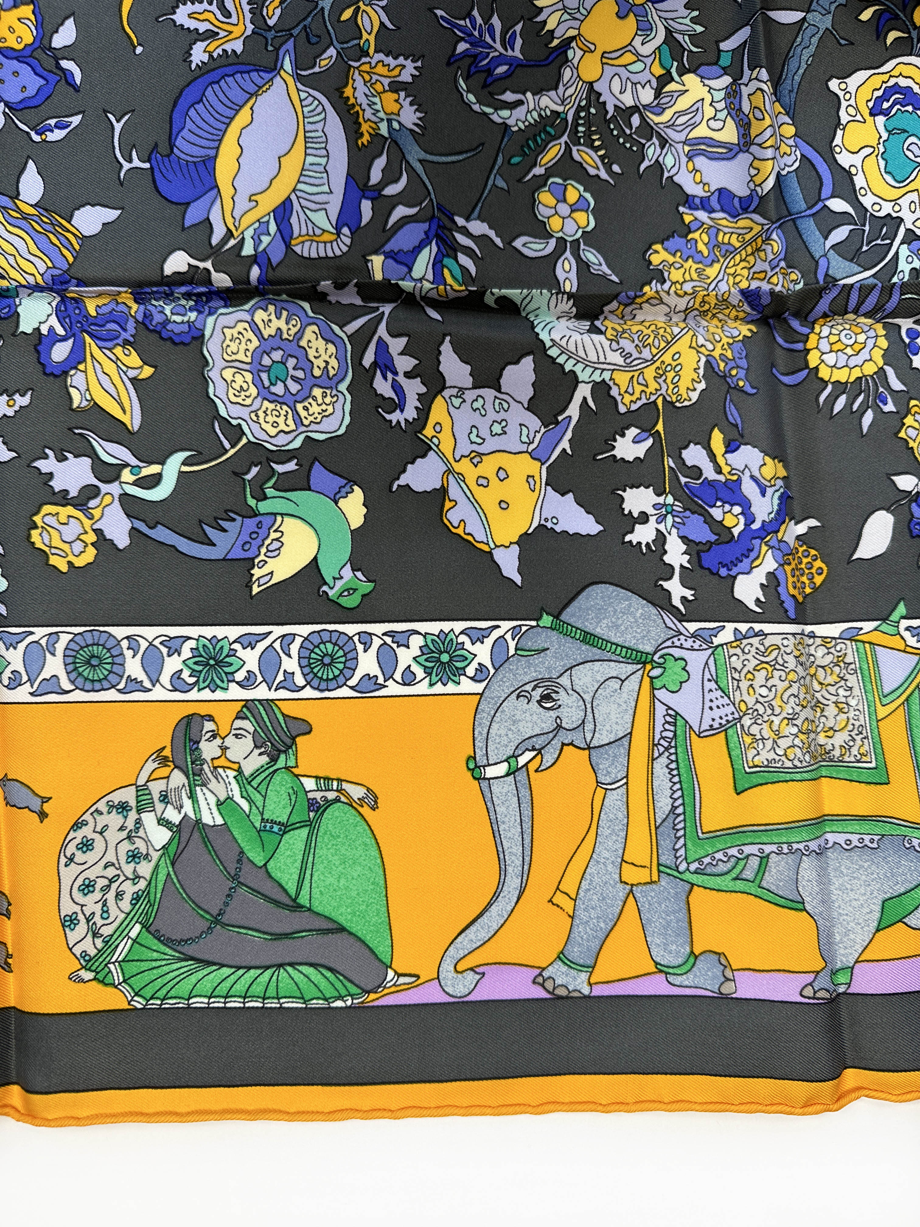 A655 HERMÈS 大判スカーフ fantaisies indiennes Hermès Fantaisies Indiennes Framed Scarf | Maison George