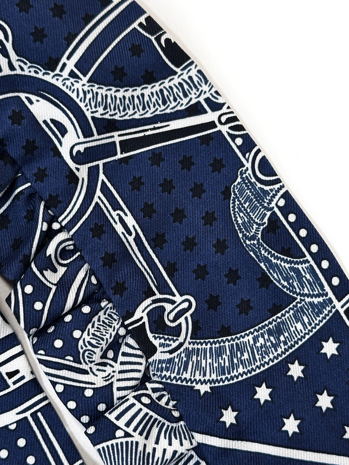 Hermès Eperon D'Or Bandana Twilly Volant