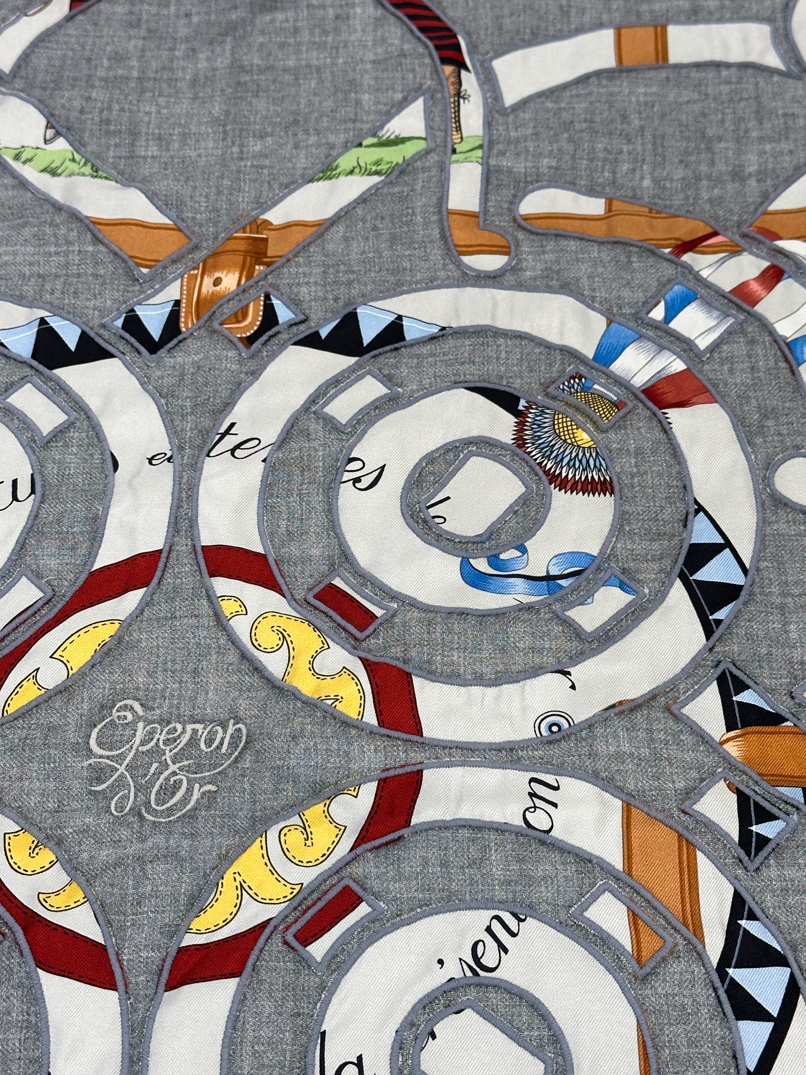Hermès Eperons d'Or et Couvertures et Tenues de Jour Applique Cashmere Silk 90