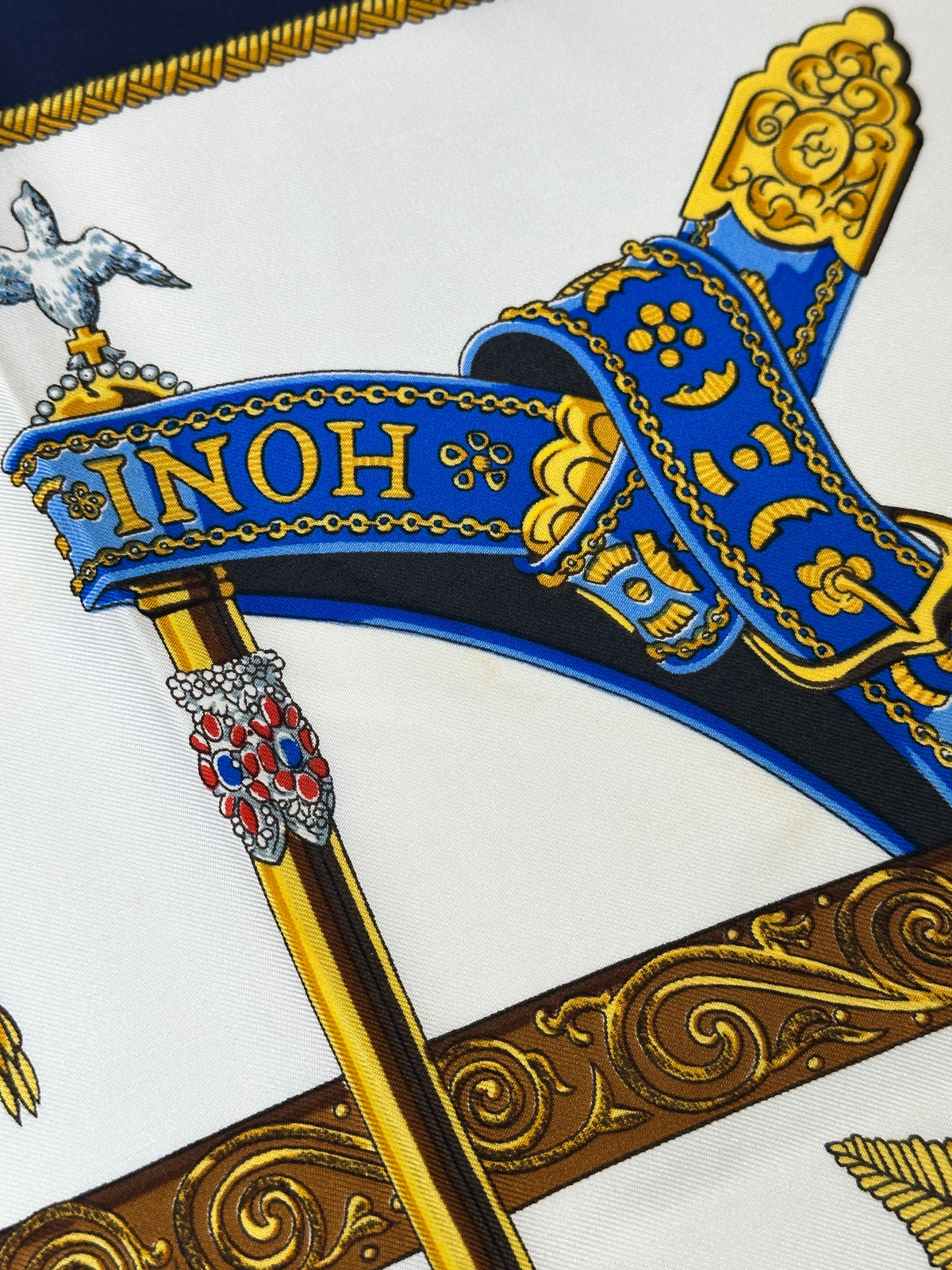 Hermès Special Edition 1977 The Queen's Silver Jubilee Dieu et Mon Droit 90