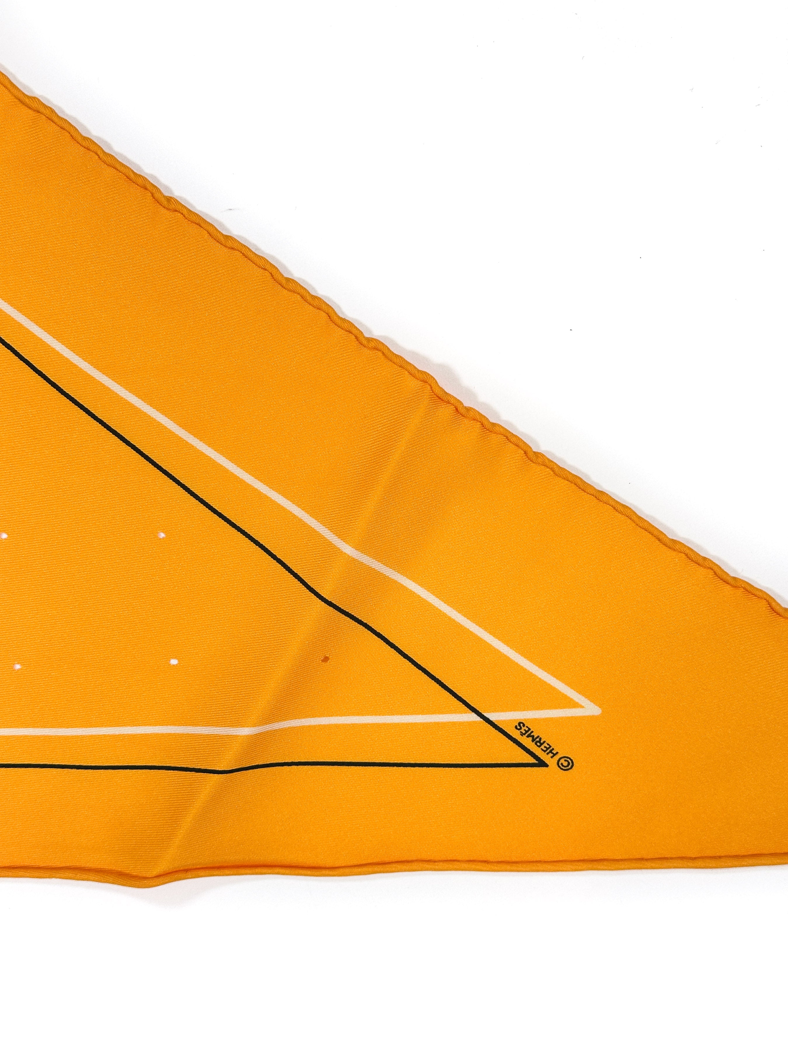 Hermès Pointu Trou de Mémoire Perforated Triangle