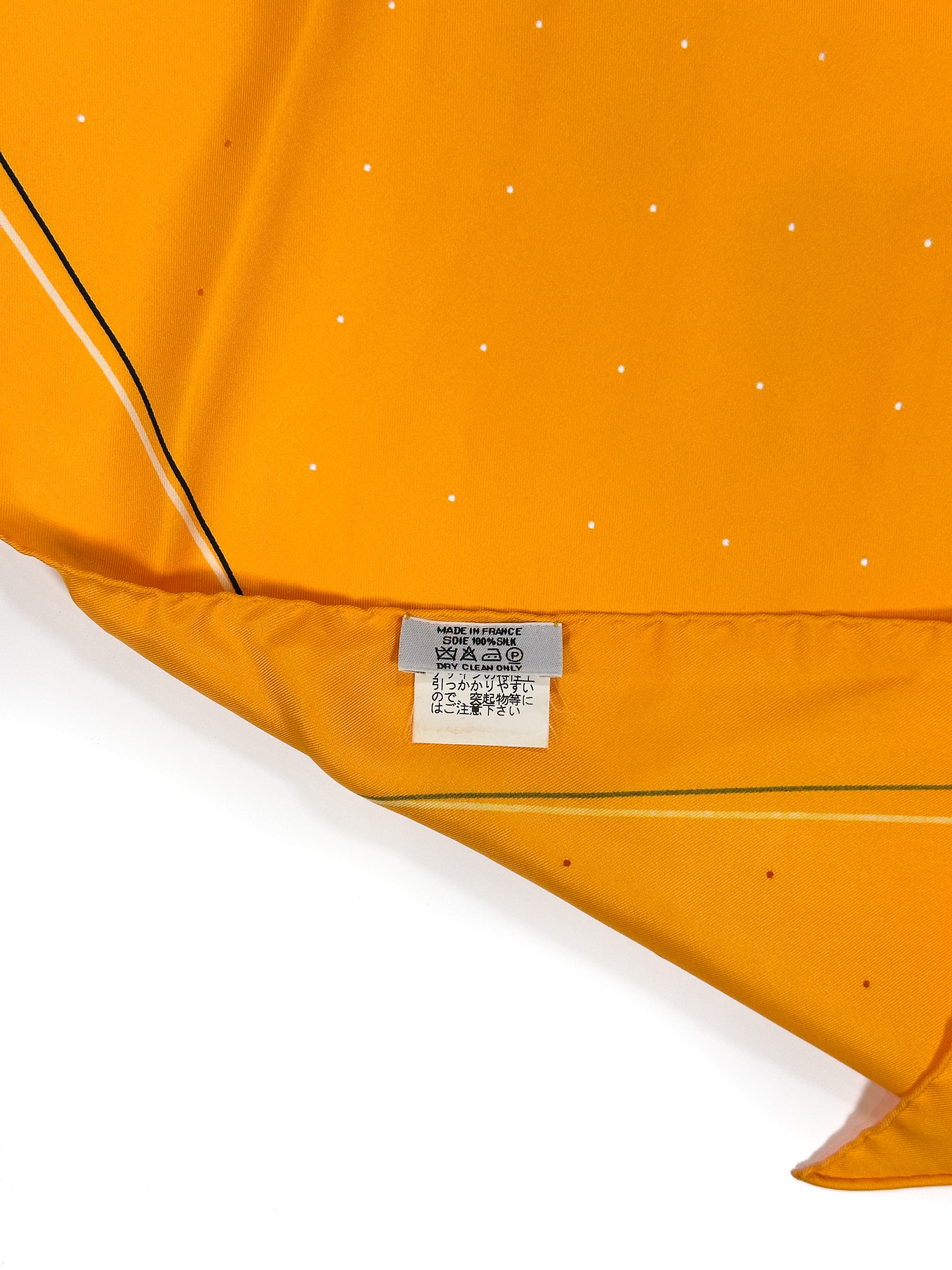 Hermès Pointu Trou de Mémoire Perforated Triangle