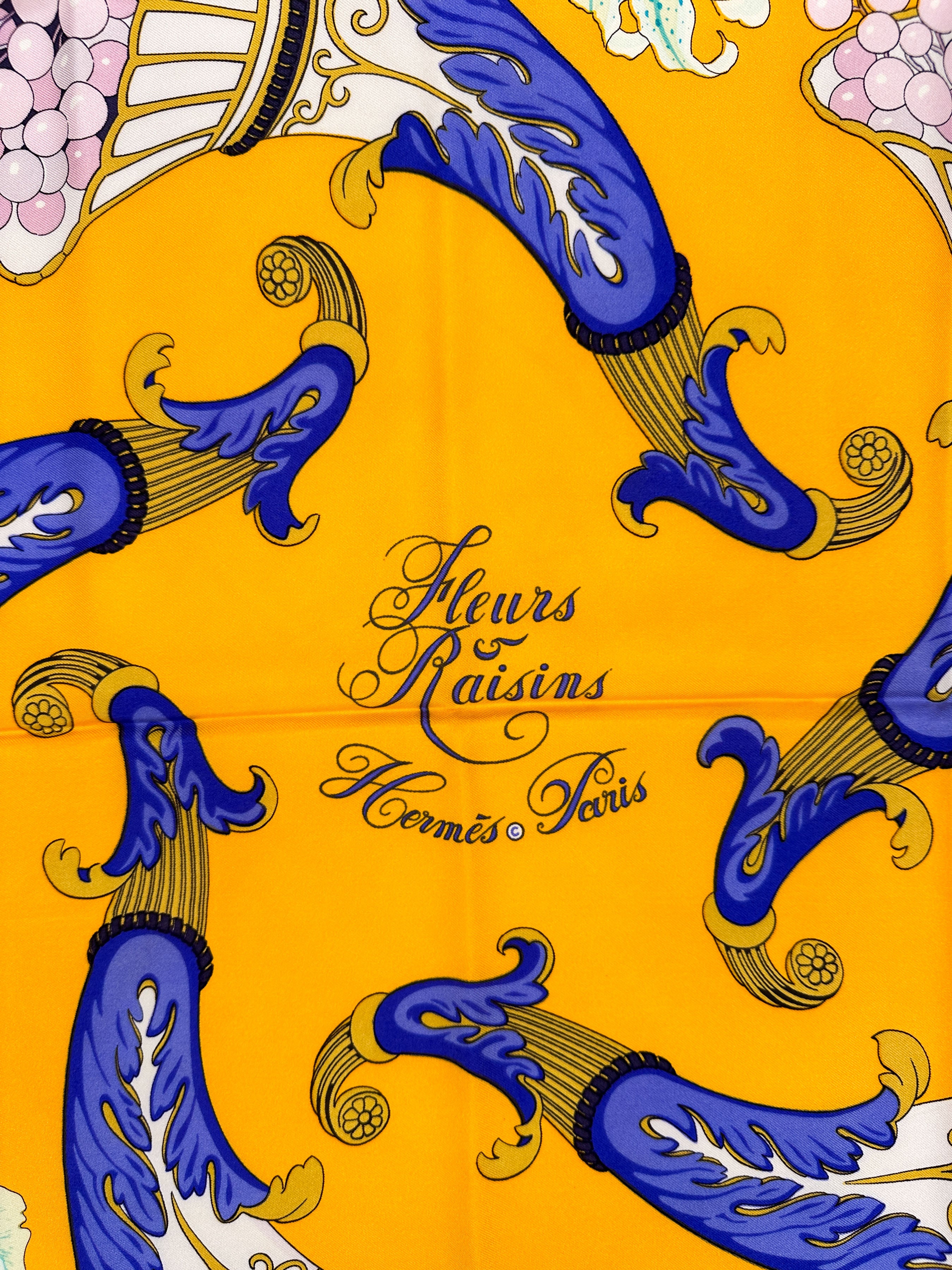 Hermès Fleurs et Raisins 90