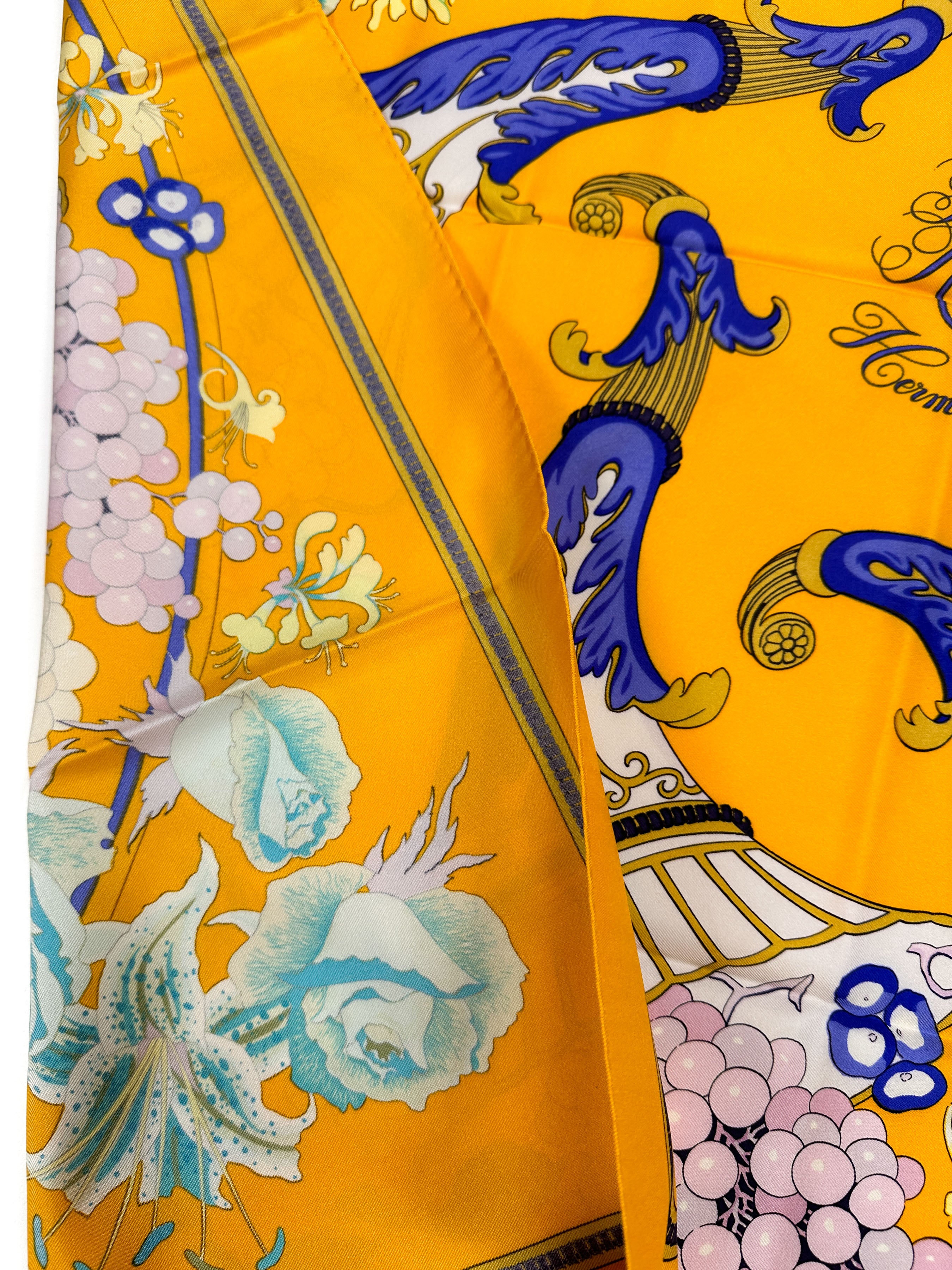 Hermès Fleurs et Raisins 90