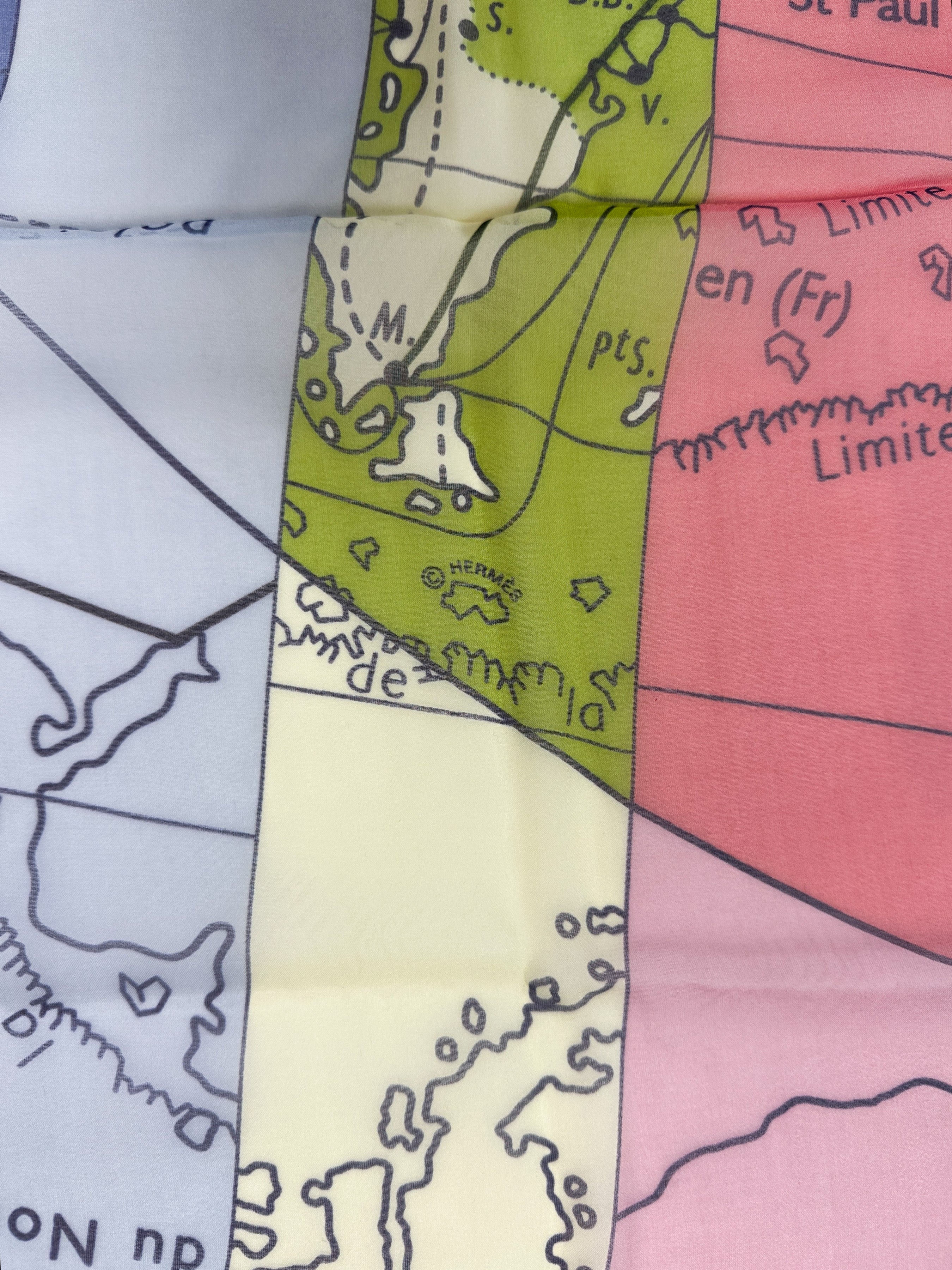 Hermès Le Monde Est Vaste Mousseline 140