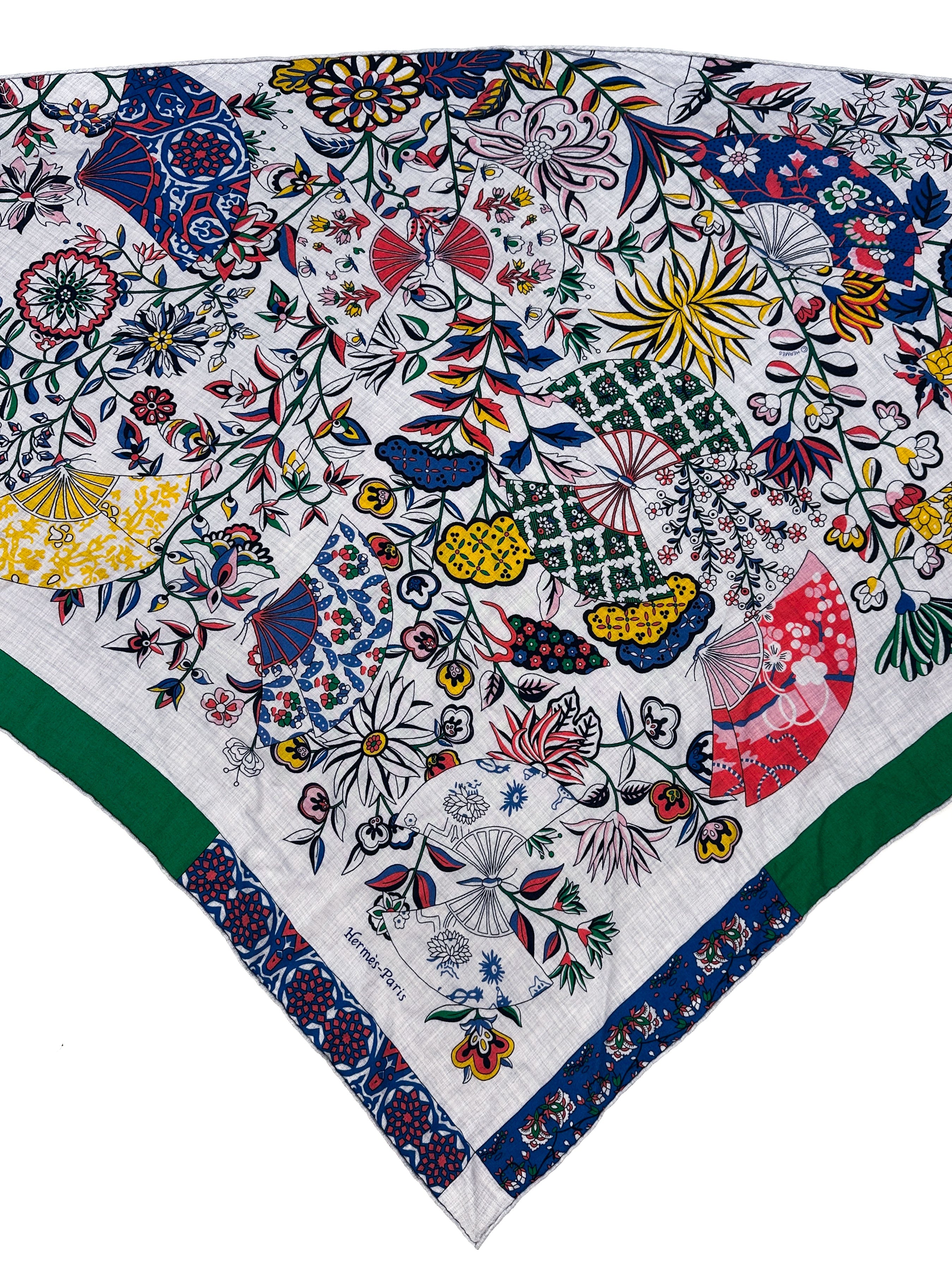 Hermès Fleurs et Papillons de Tissus Giant Triangle