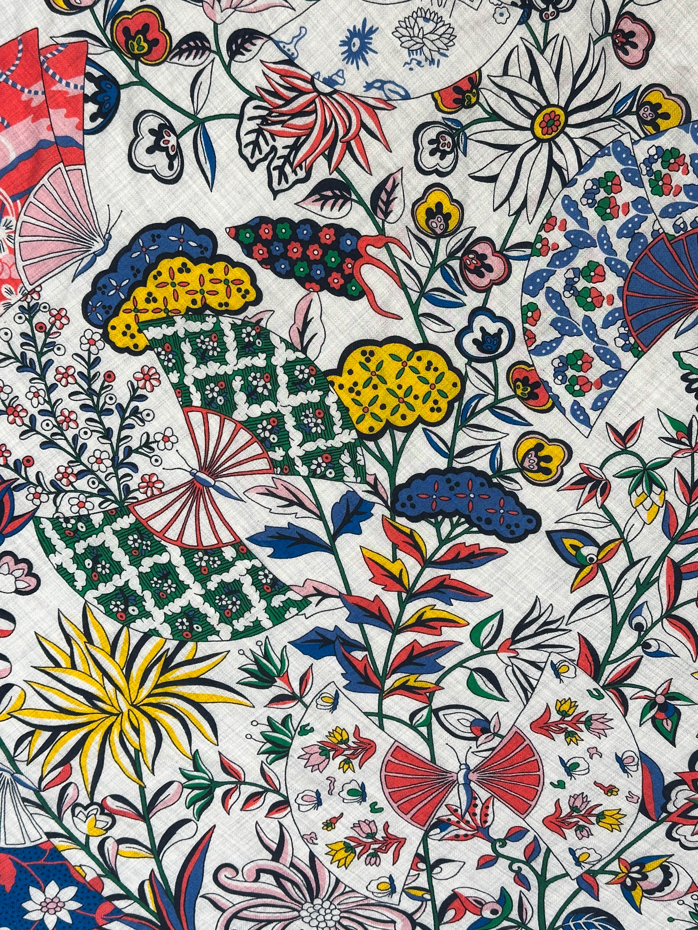 Hermès Fleurs et Papillons de Tissus Giant Triangle