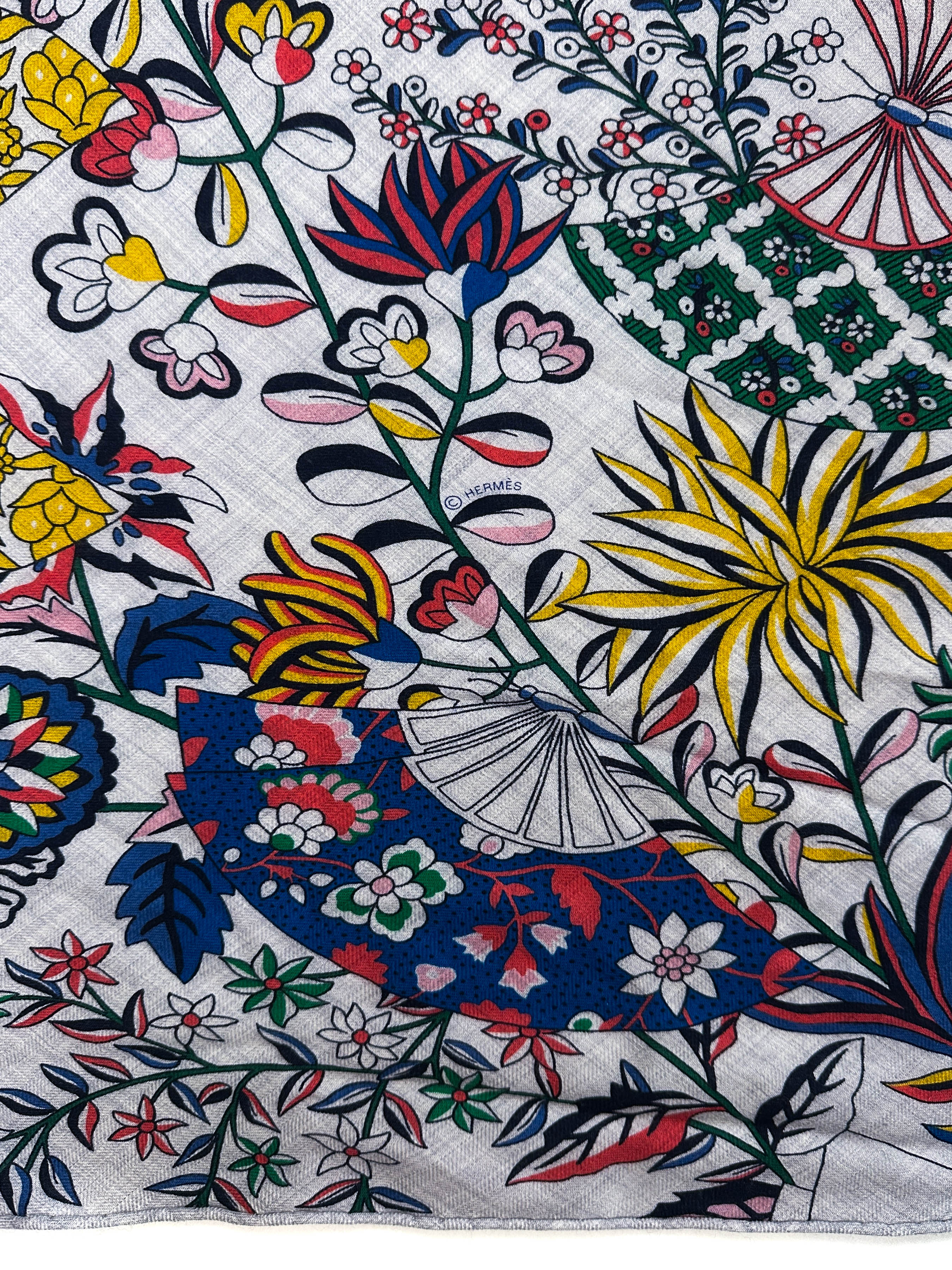 Hermès Fleurs et Papillons de Tissus Giant Triangle
